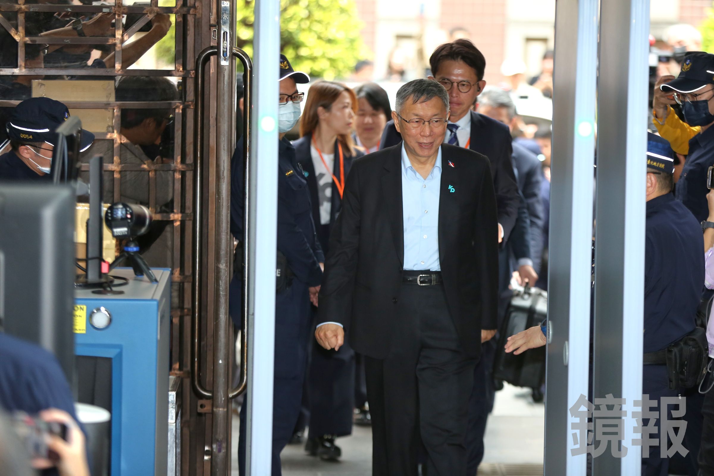 柯文哲判決結果出爐,遭法院重判17年。
