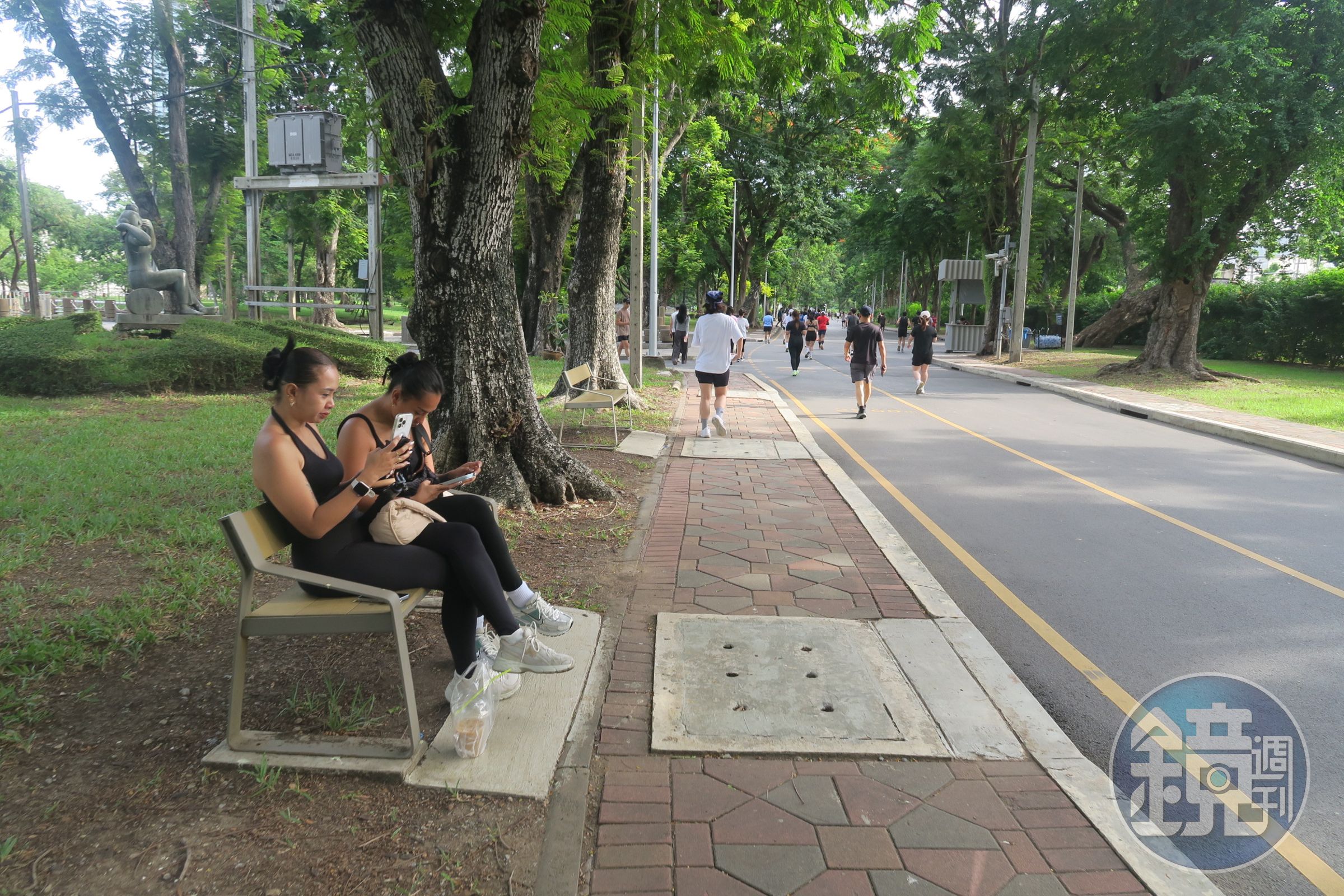跑累了，公園有許多座椅可供休憩。