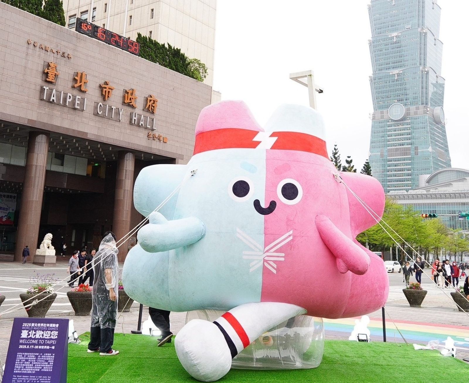 雙北世壯運又被發現宣傳出包,有民眾反映部分宣傳布條上竟將台北的英文拼錯,引發熱議。(翻攝自世壯運臉書)