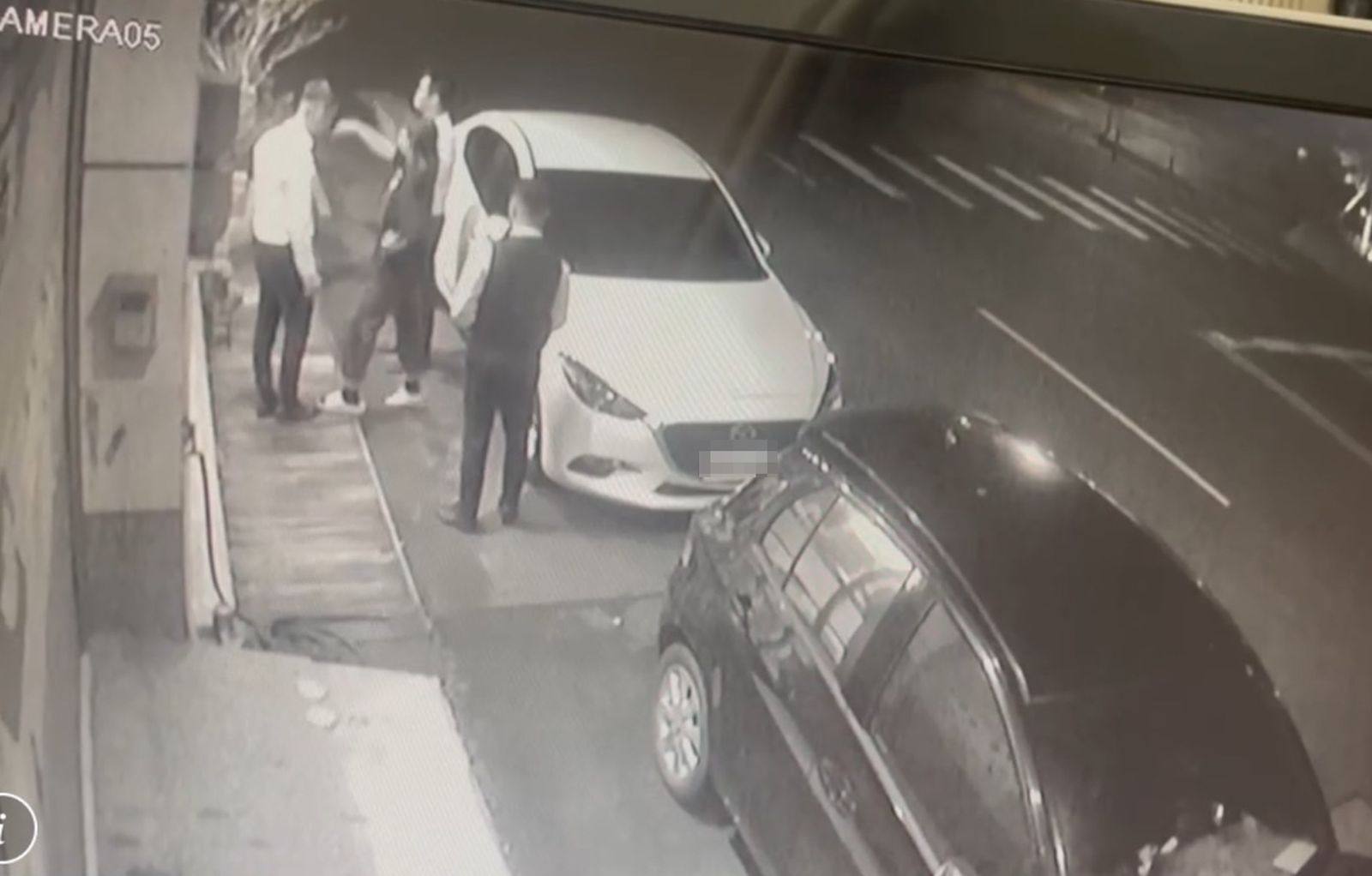 房仲搶客戶爆衝突　深夜闖辦公室辯：商業競爭 - 鏡週刊 Mirror Media