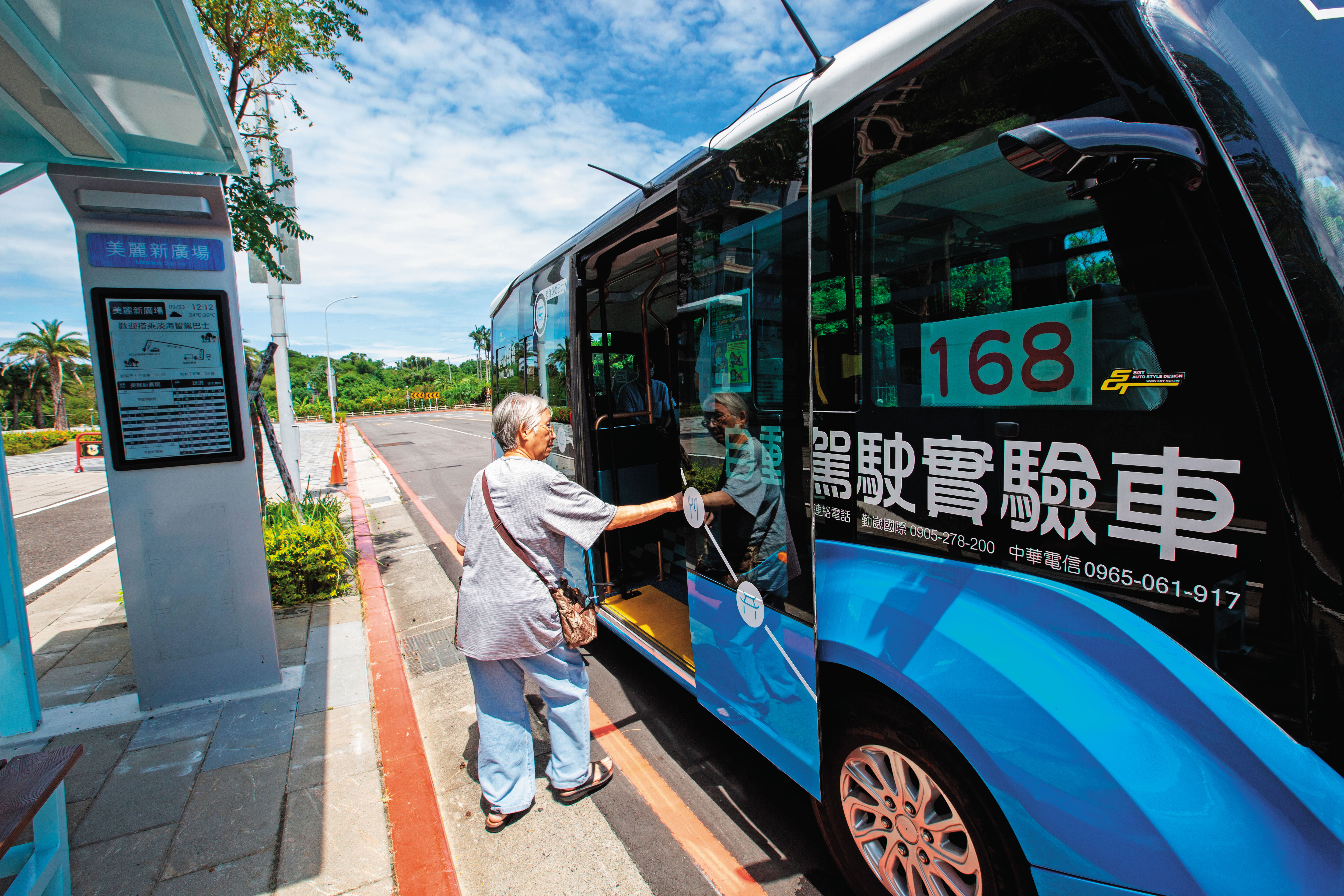 中華電信2018年組自駕車國家隊,吸引緯創、勤崴、光寶、啟碁、研華、峰鼎加入。