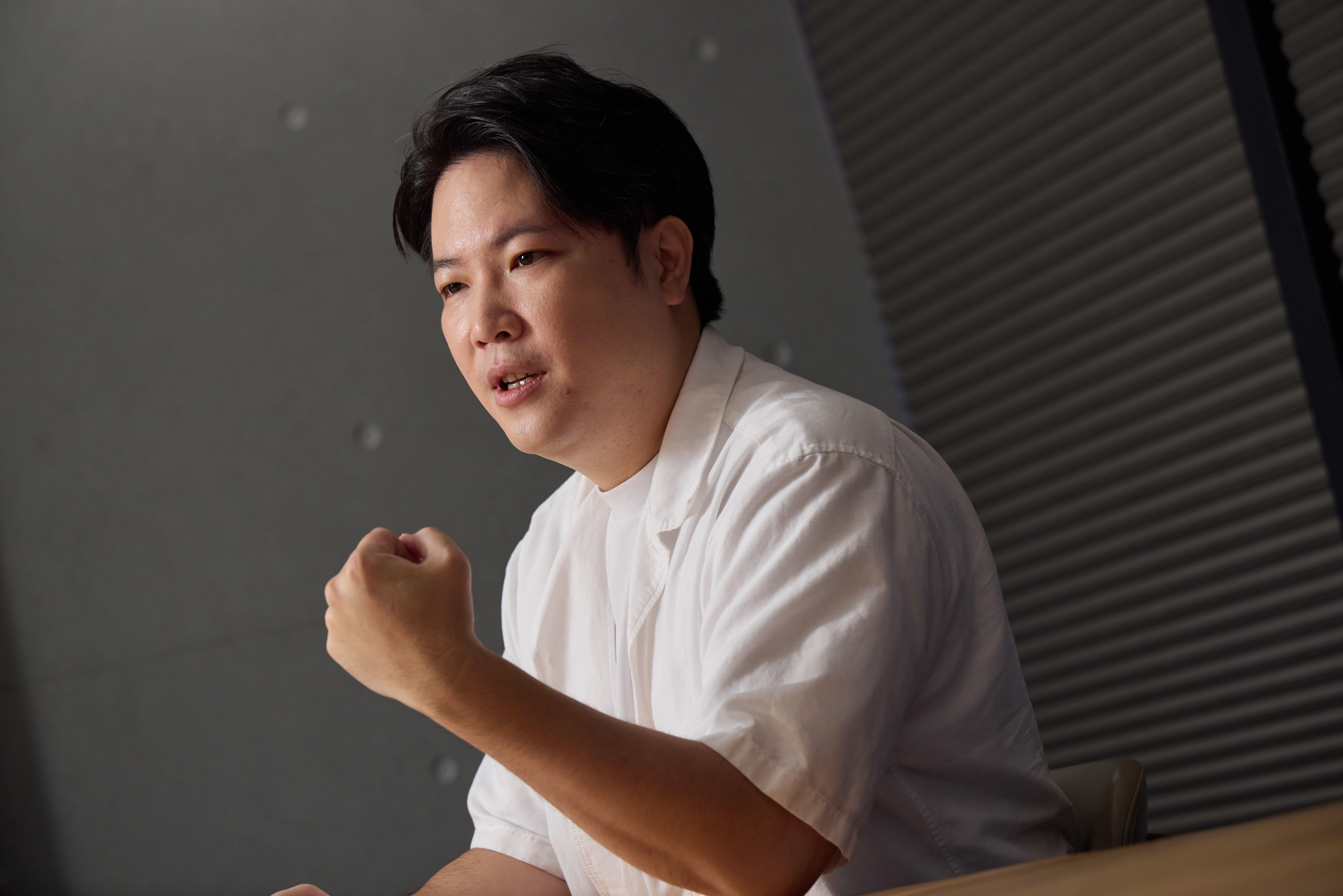 高揚凱從藍營子弟轉身投入民進黨，以「信賴台灣」為信念，走上街頭參與罷免行動、深入社區傾聽民意，盼在大安、文山這片深藍土地上，搭起跨越藍綠的橋樑，為世代帶來新的選擇。