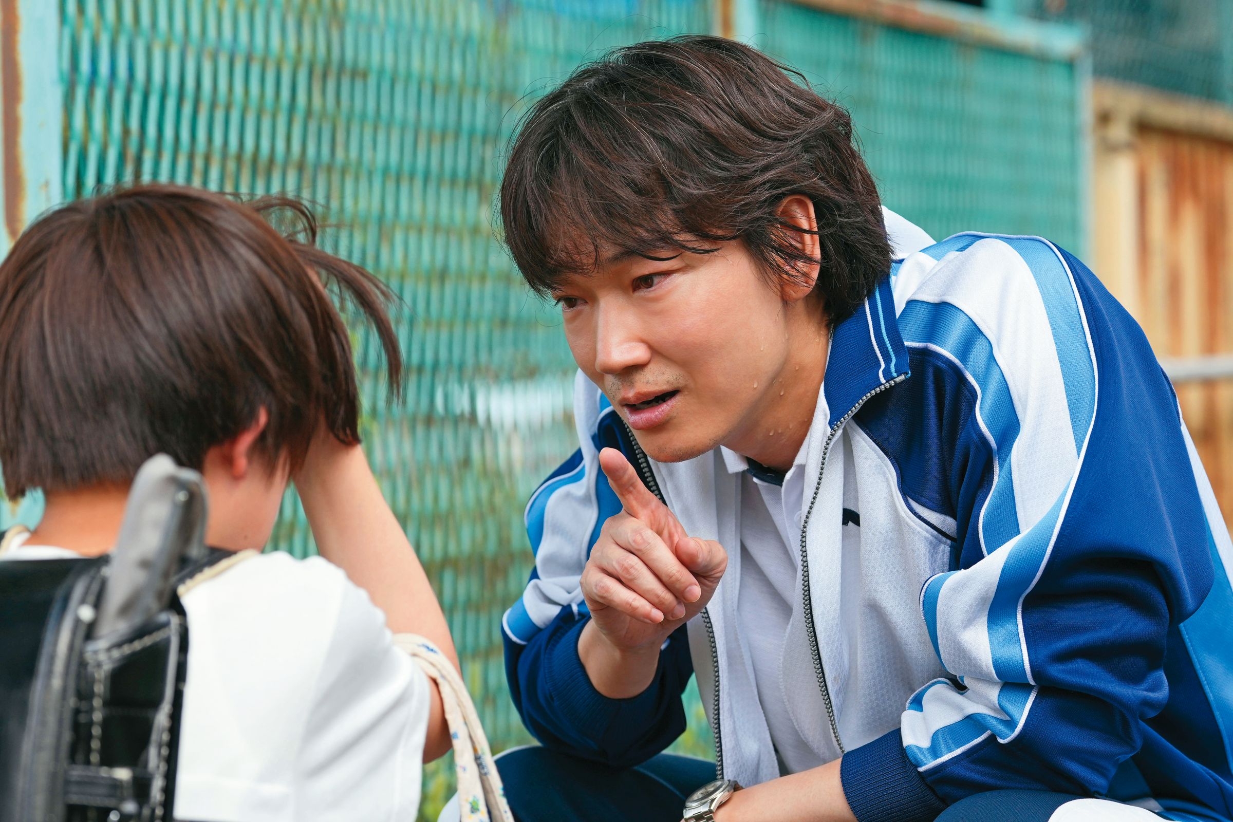 學生家長指控小學老師以霸凌手段體罰學生,媒體披露後情勢一面倒偏向家長,老師堅決否認指控。(光年映畫提供)