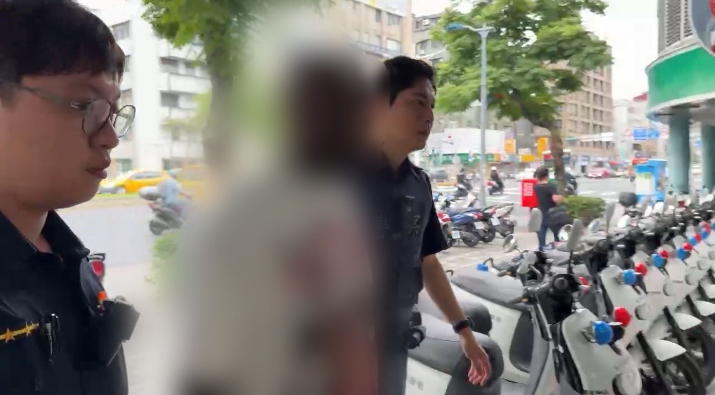 警方循線找到涉嫌性騷擾的肯亞籍男子到案說明。(翻攝畫面)