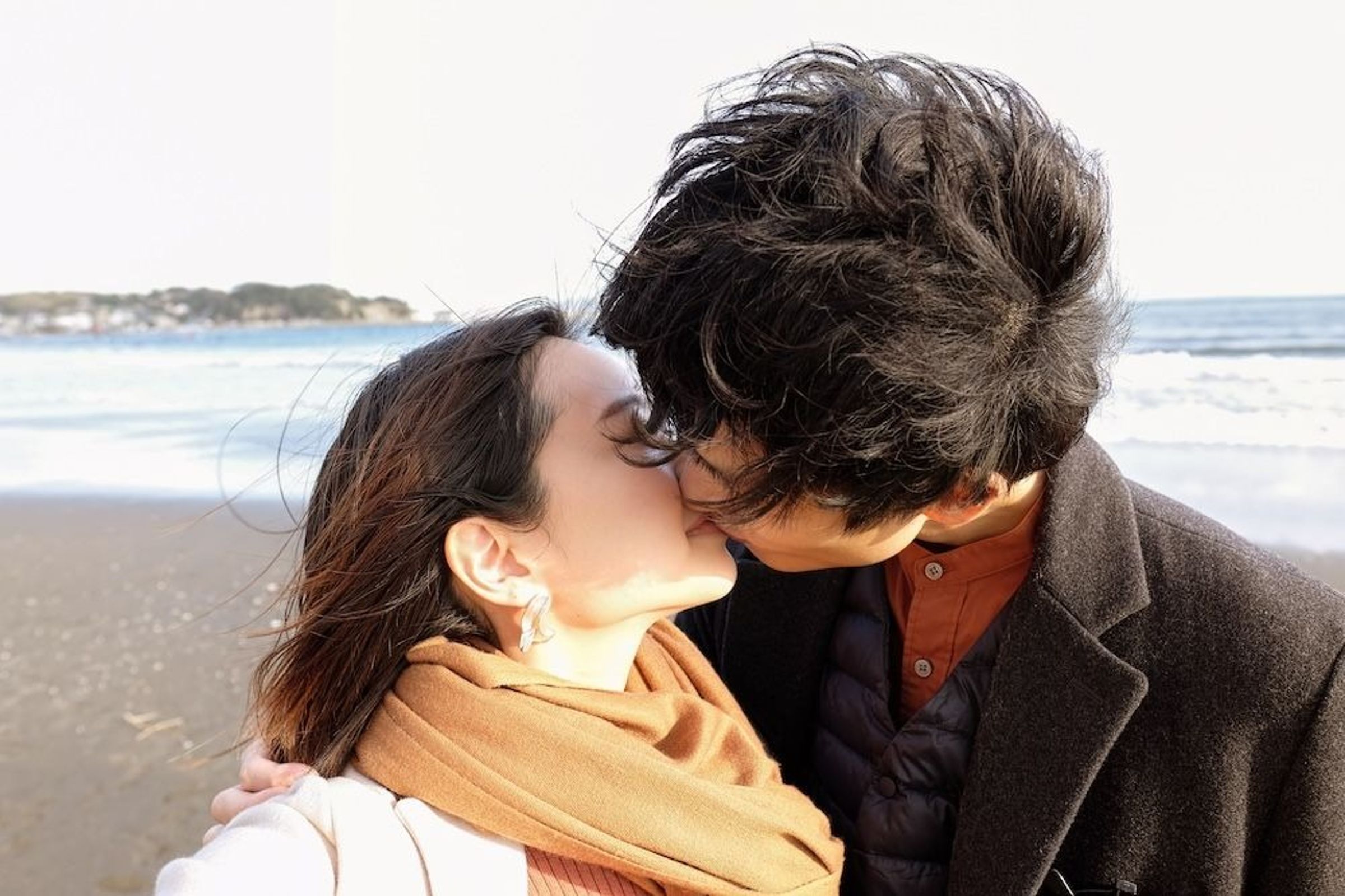 一段球賽轉播男女熱吻鏡頭,意外變捉姦神器!婚外情秘密被全世界看光。(示意圖,翻自livedoor)