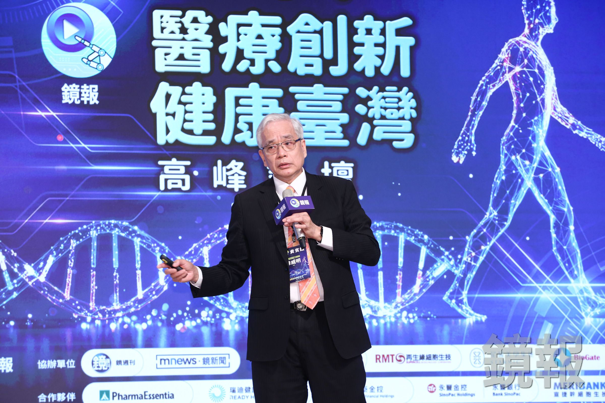陳威明表示,北榮一號雲已經滿載,二號雲下月裝機。(鏡報李鍾泉)