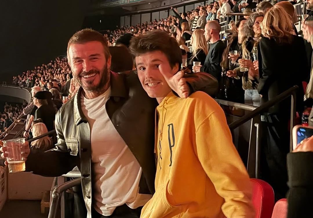 貝克漢（左）的三子克魯茲（右）最近因超速，駕照被吊銷。（翻攝victoriabeckham IG）