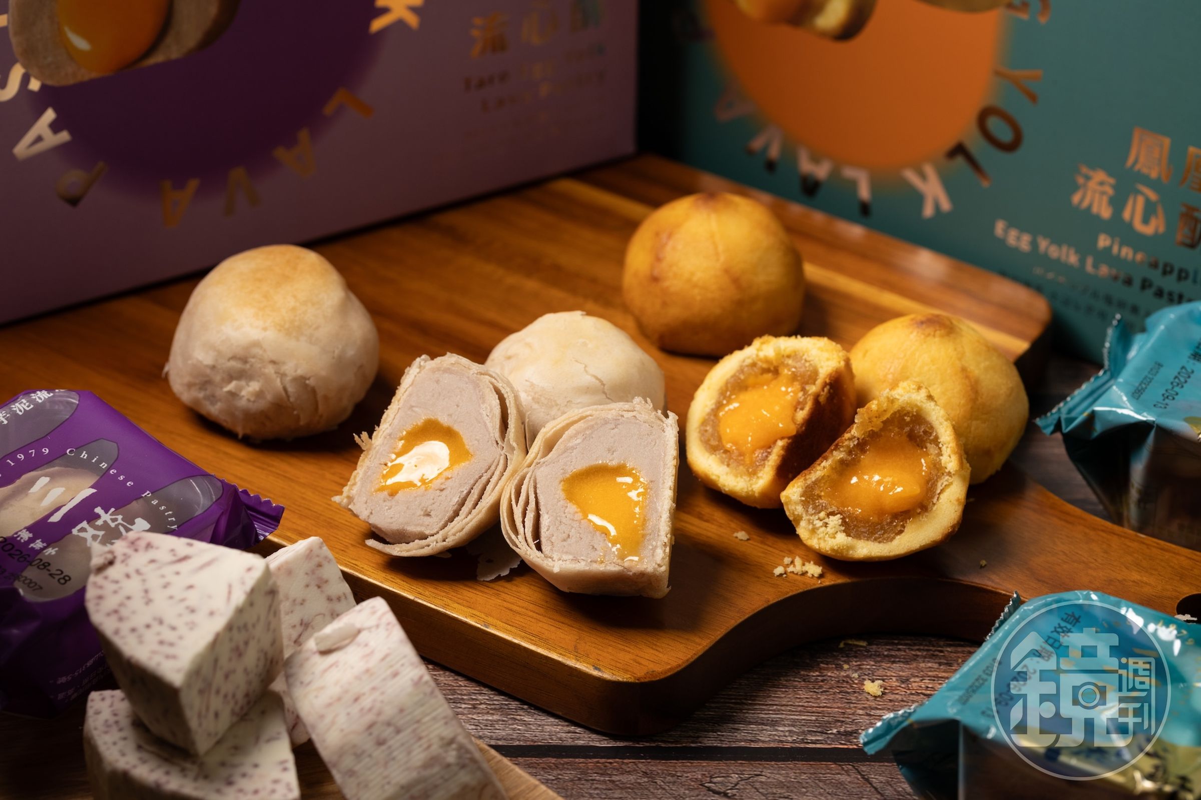 「鳳凰流心酥」與「芋泥流心酥」是漢餅老店「三統漢菓子」的明星商品,除了曾獲得首屆漢餅創新大賽冠軍,芋頭流心酥更連續兩屆成為金馬獎指定伴手禮。