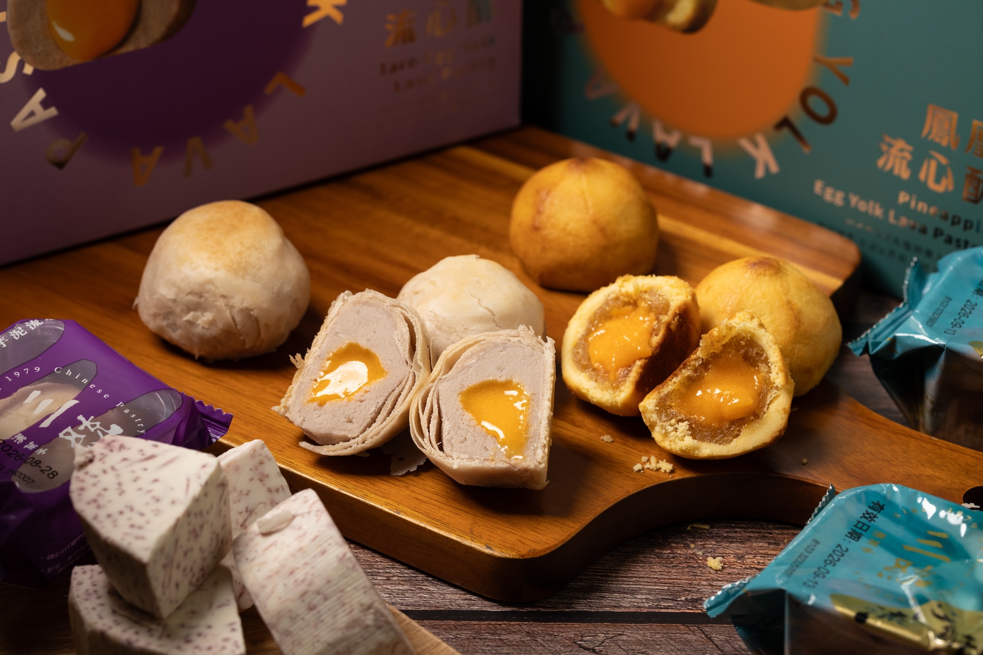 「鳳凰流心酥」與「芋泥流心酥」是漢餅老店「三統漢菓子」的明星商品,除了曾獲得首屆漢餅創新大賽冠軍,芋頭流心酥更連續兩屆成為金馬獎指定伴手禮。