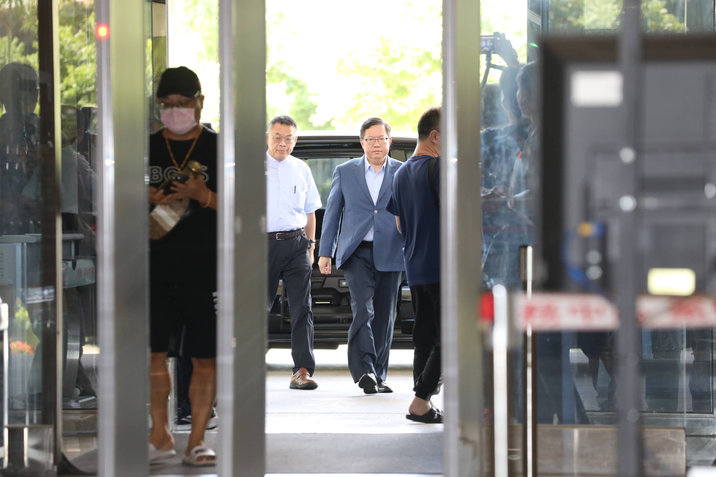 鄭文燦今日上午現身桃園地院出庭。