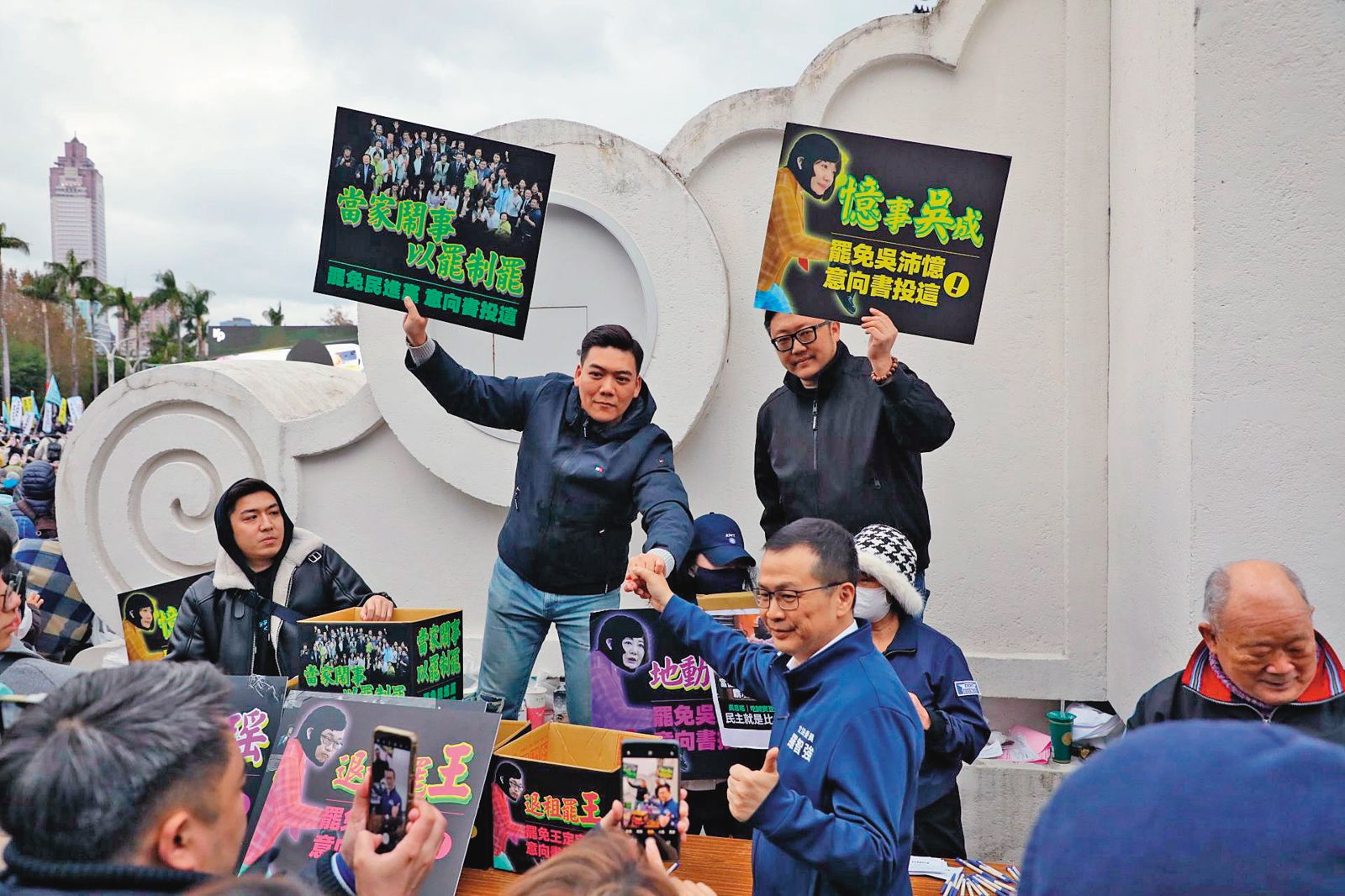 藍營以罷制罷，最優先目標鎖定北市雙姝吳思瑤、吳沛憶。（翻攝賴苡任臉書）