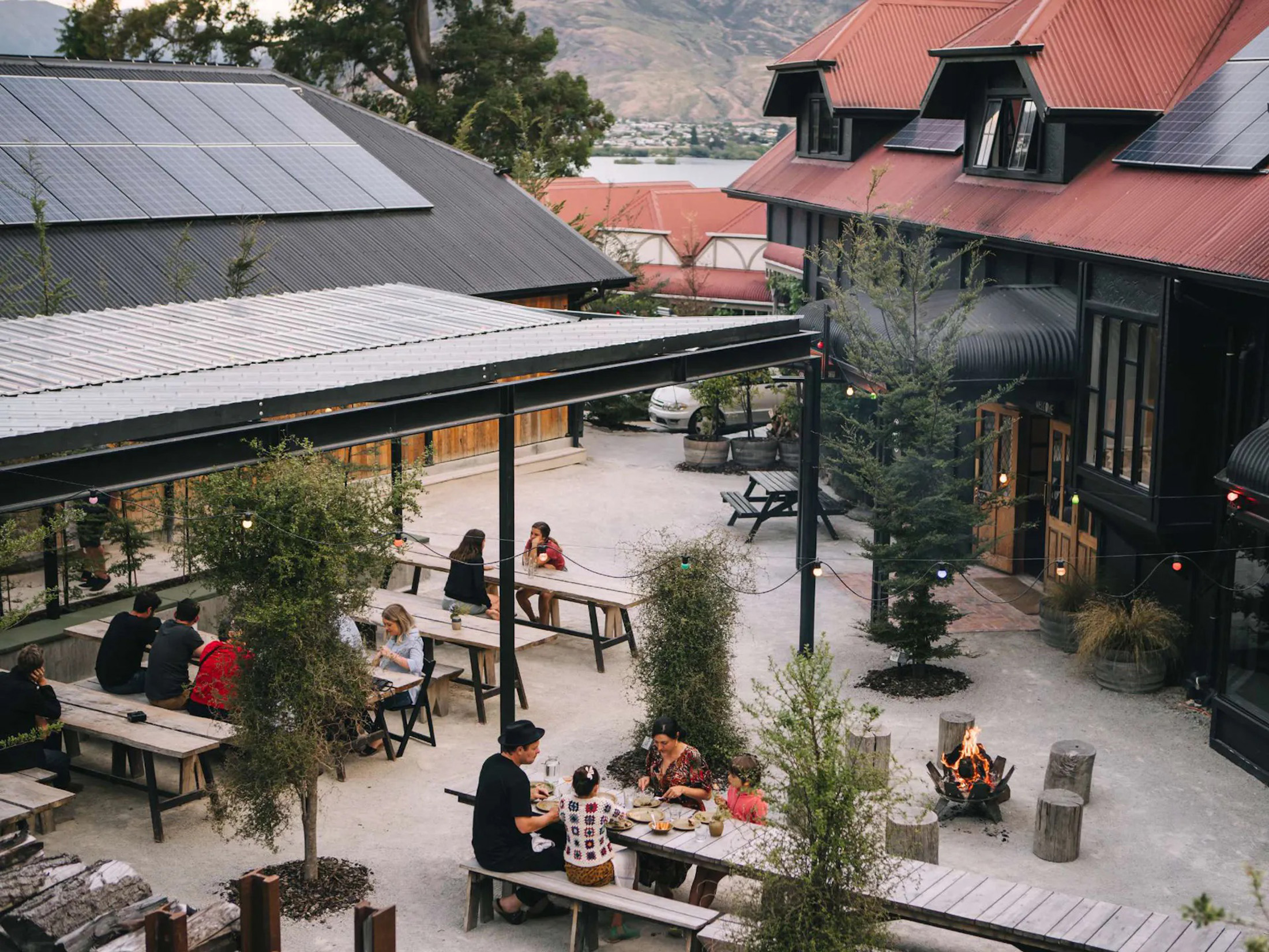 Sherwood Queenstown使用可持續再生建材,將原先的汽車旅館改建成一間潮流又環保的飯店。(翻攝自飯店官網)