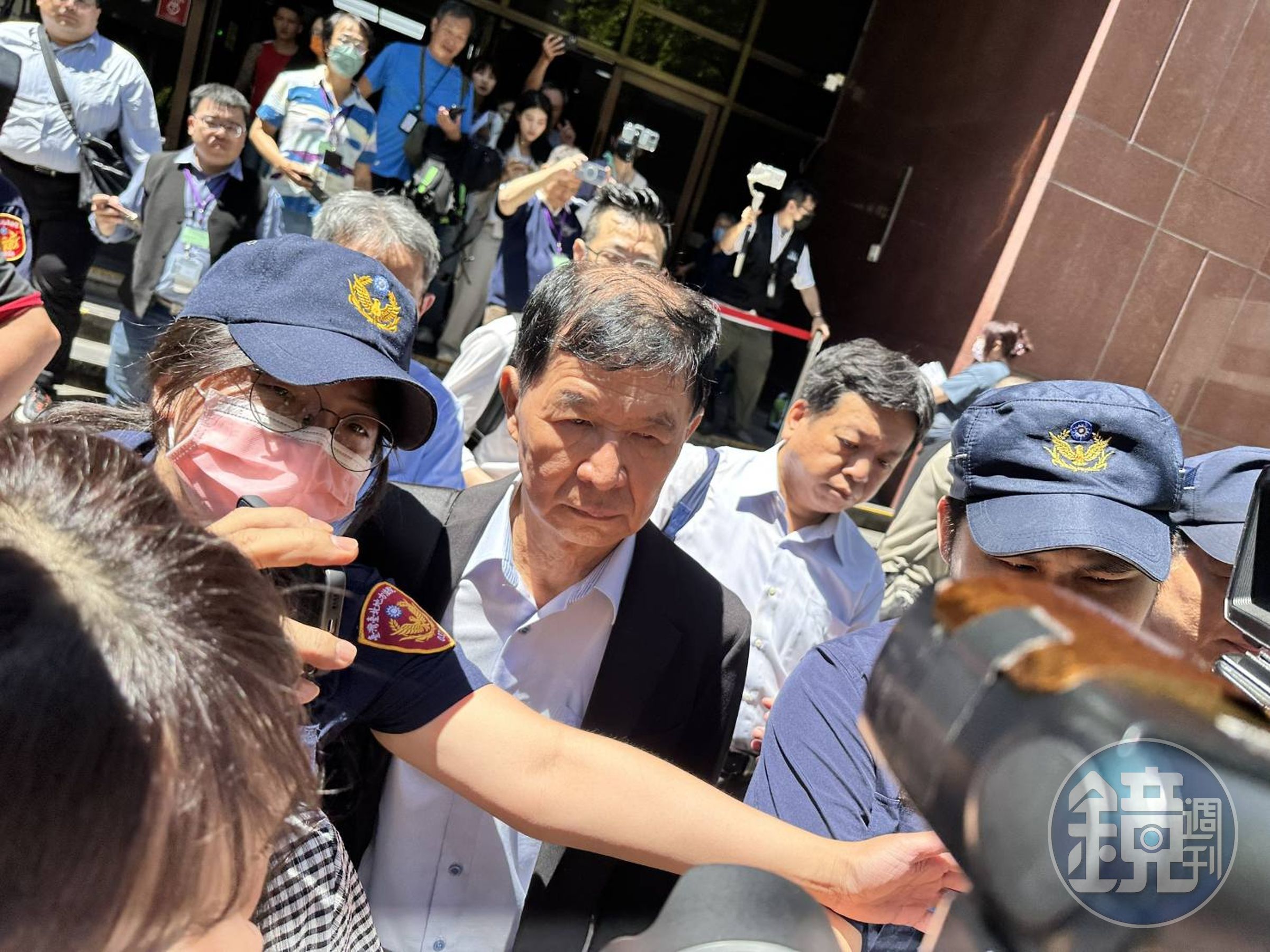 彭振聲妻子驚傳輕生,彭得知後痛哭失聲。
