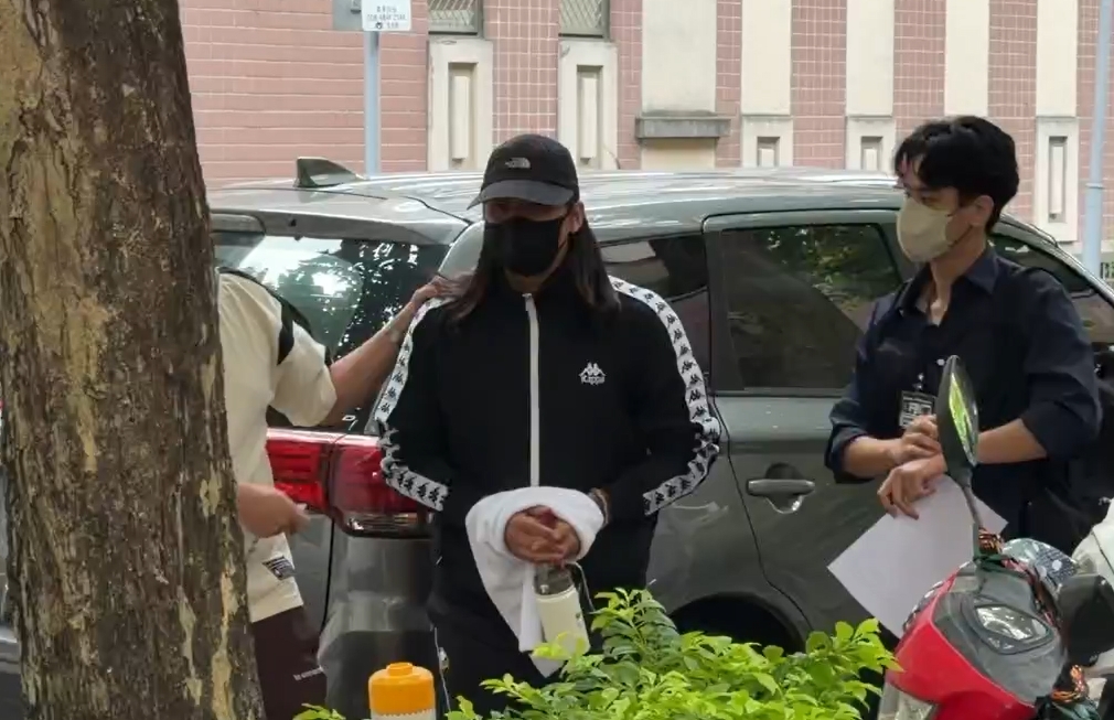高金素梅的立院助理陳俊瑋被發現在張俊傑逃亡前曾與他碰面,今遭檢方訊問後以5萬元交保。(鏡報提供)