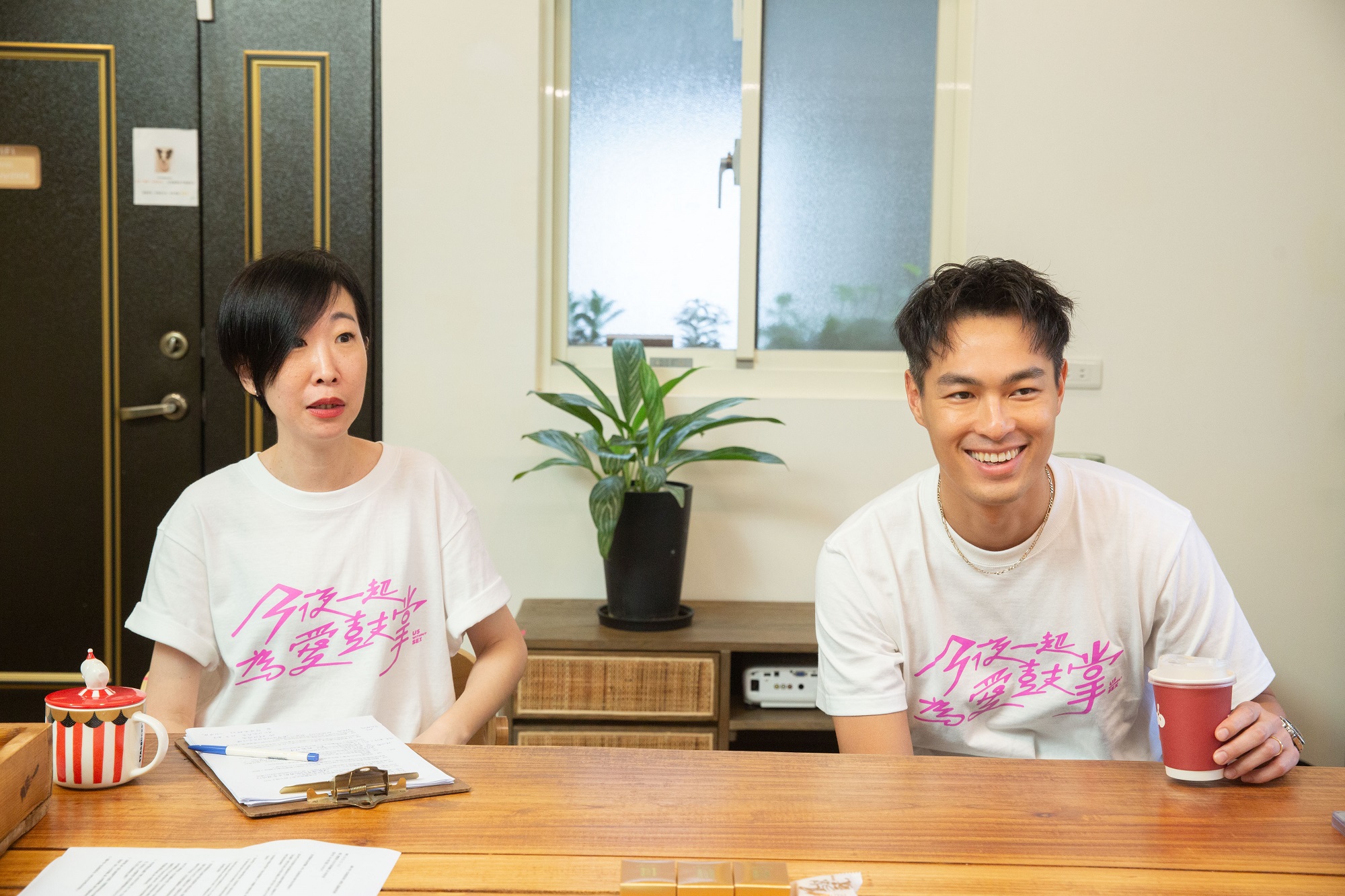 楊祐寧（右）前製期提出令黃郁茹（左）覺得荒謬的點子，沒想到反而得到團隊支持。