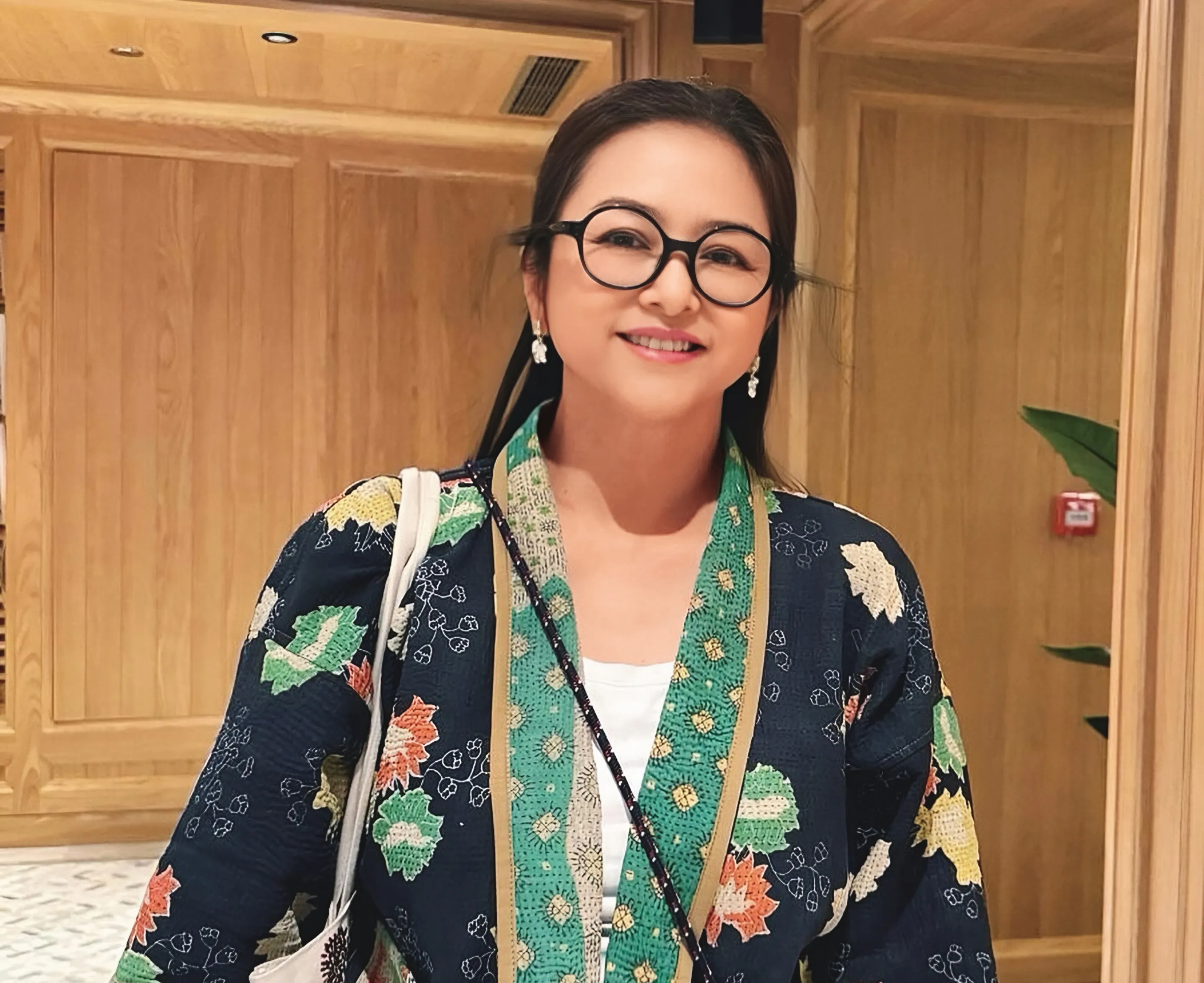 玉女玩泥巴／獨家！洗腳水改捏泥巴　葉蘊儀玉女蛻變陶藝家