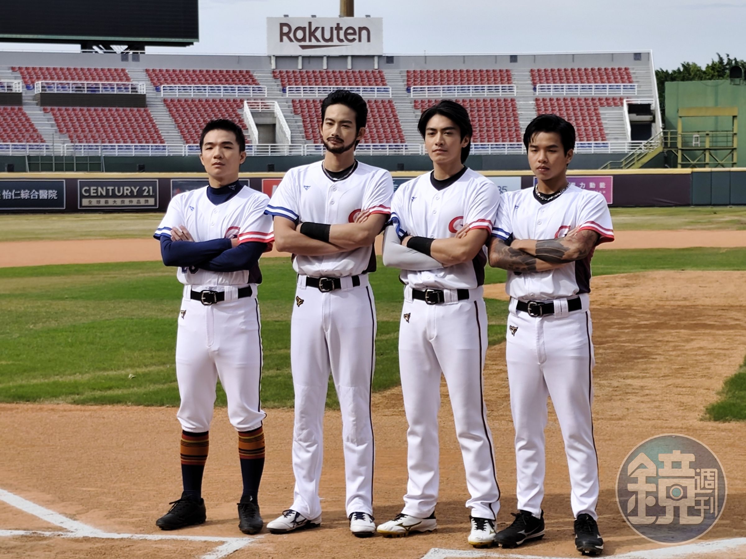 4位演員胡智強（左起）、張庭瑚、宋柏緯、陳泰河與球員本尊陳柏清、林家正、陳傑憲、林昱珉外型都有一定相似度。