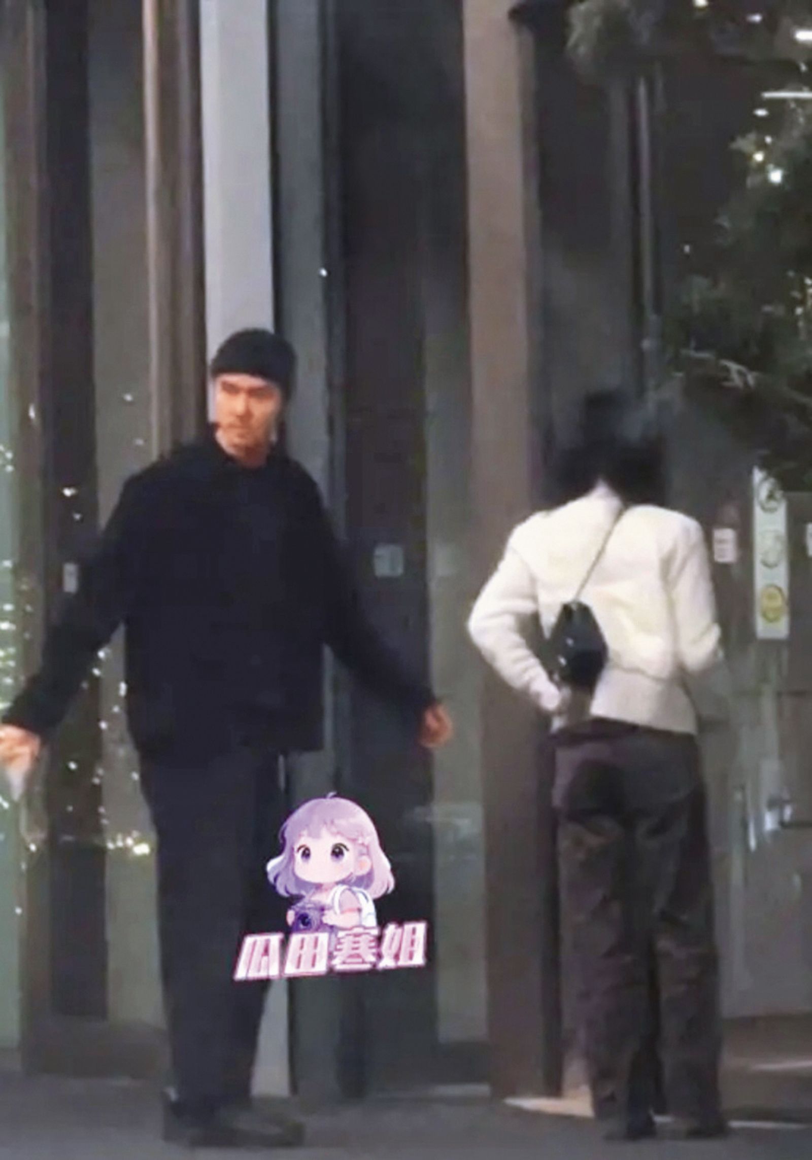 阮經天（左）和女友徐小姐（右）愛的足跡從台北、首爾到中國大陸，約會整個東亞。（翻攝自自瓜田寒姐百度）