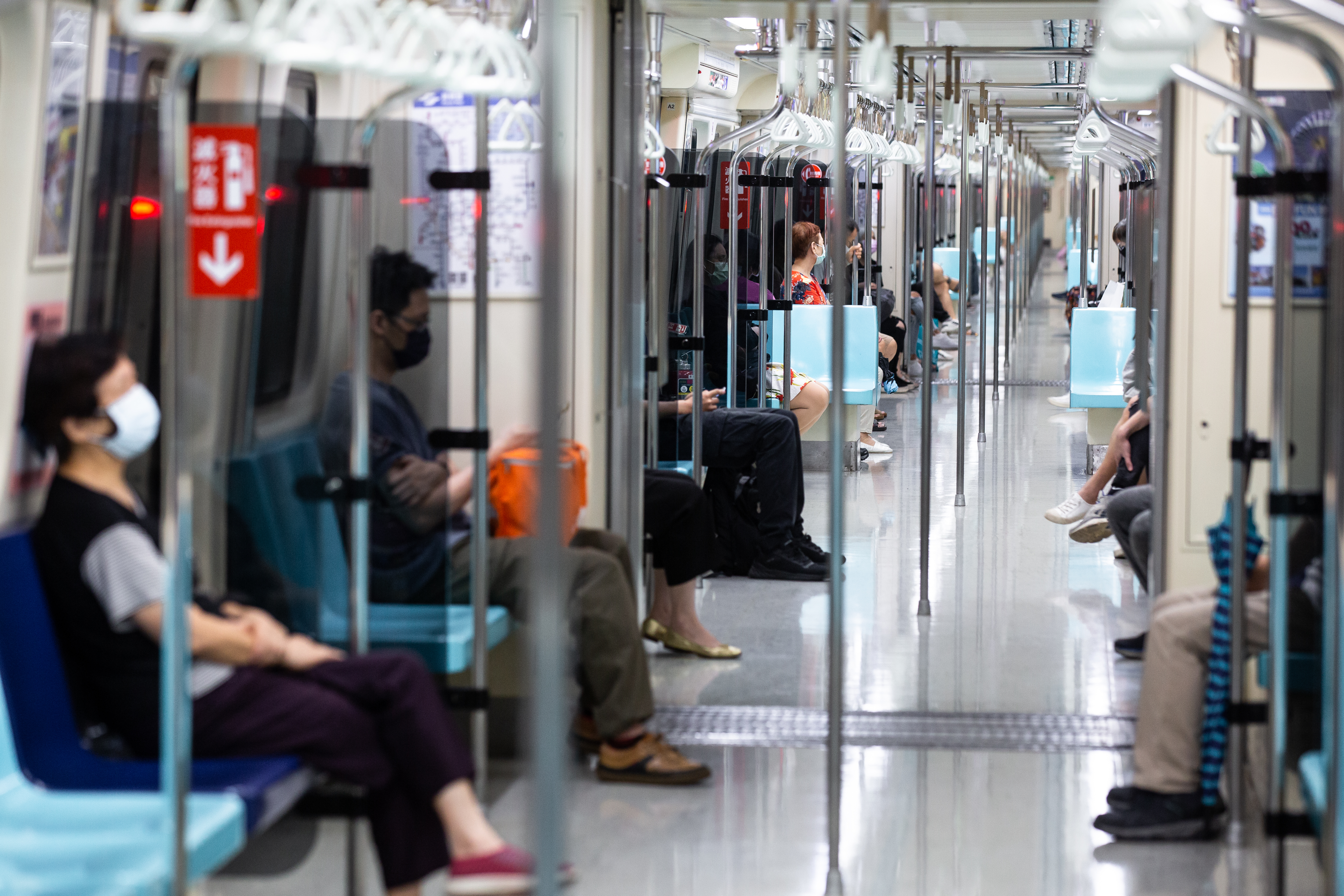 搭乘大眾交通運輸時，大家通常都會遵守秩序排隊上下車。（示意圖，本刊資料照）