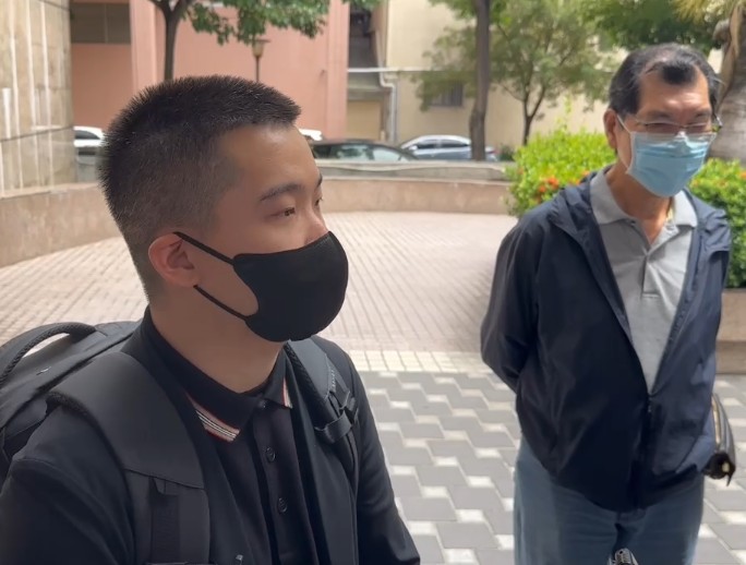 2年前的台中客運施姓司機（右）輾斃東海女大生案，雙方最終調解成立，不過台中地院今宣判，依過失致死罪重判施姓司機4年6月，可上訴。