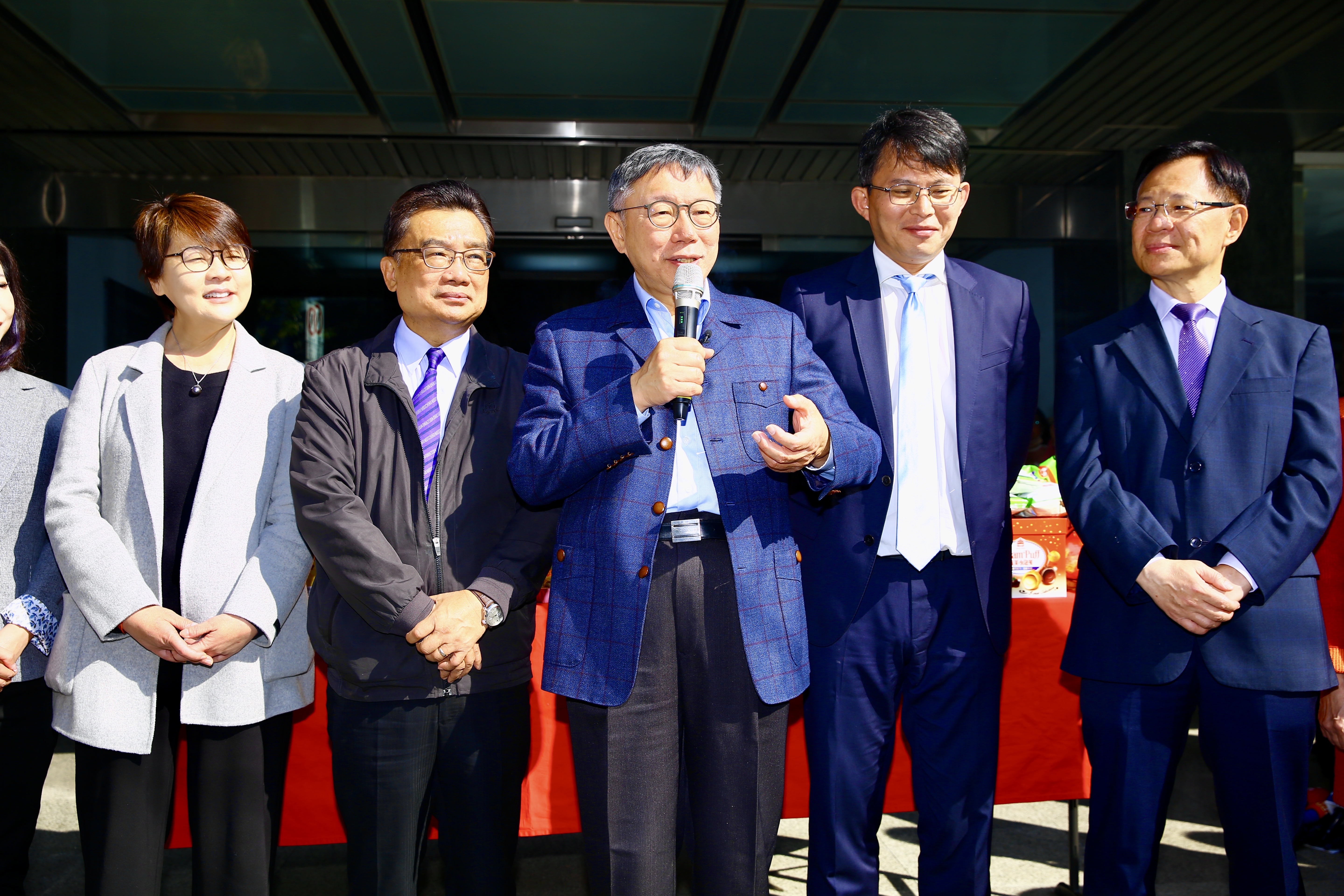 民眾黨主席柯文哲聲量持續下滑，加上黨內花邊新聞不斷，資深媒體人羅旺哲今po文示警了。（本刊資料照）