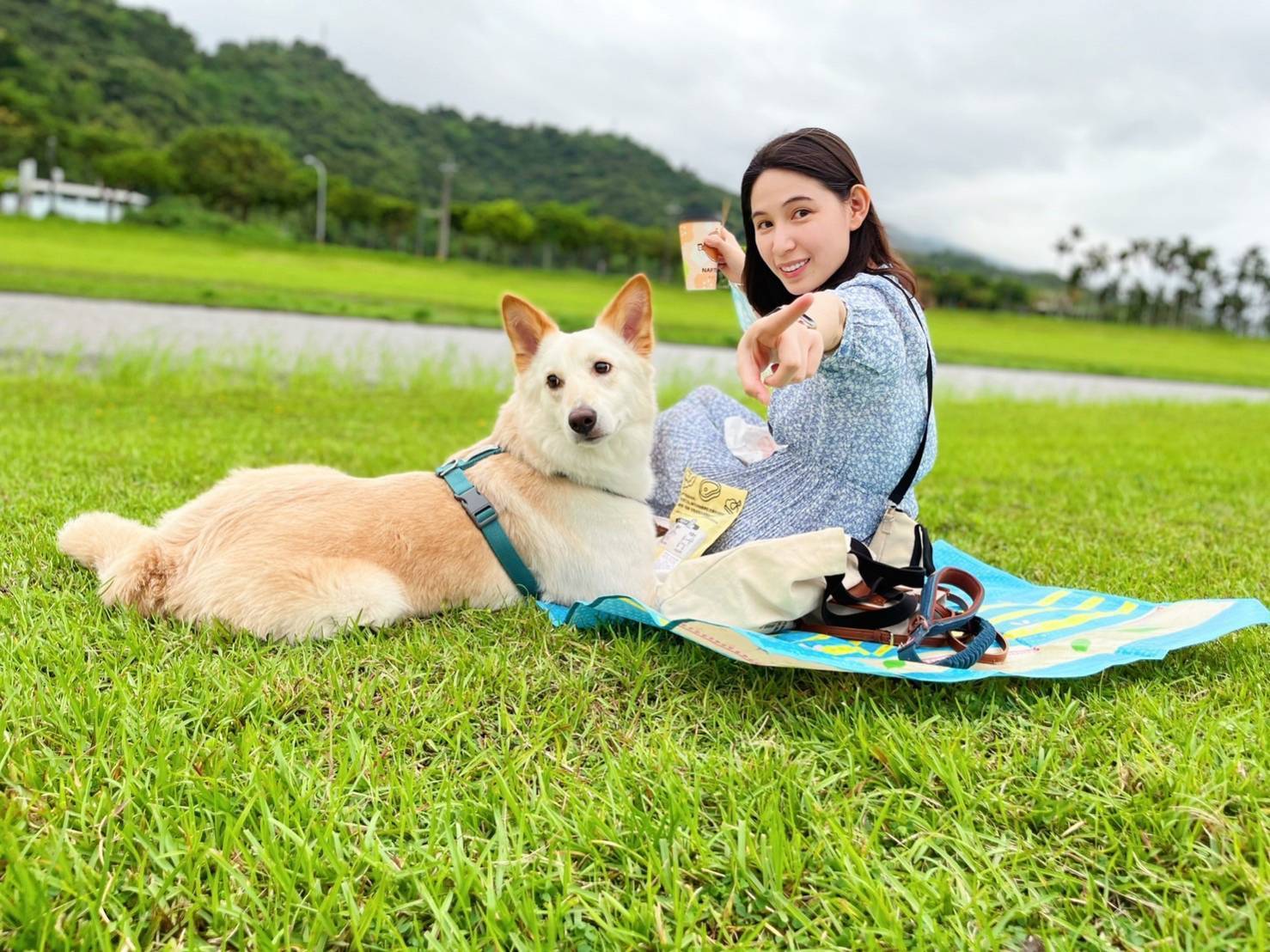 檢察官陳寧君雖外型亮眼，不過她出身低收入戶家庭，靠家扶中心協助及各界幫忙，寒窗苦讀雙榜考上司法官及律師，近來更獲金環獎肯定。（讀者提供）