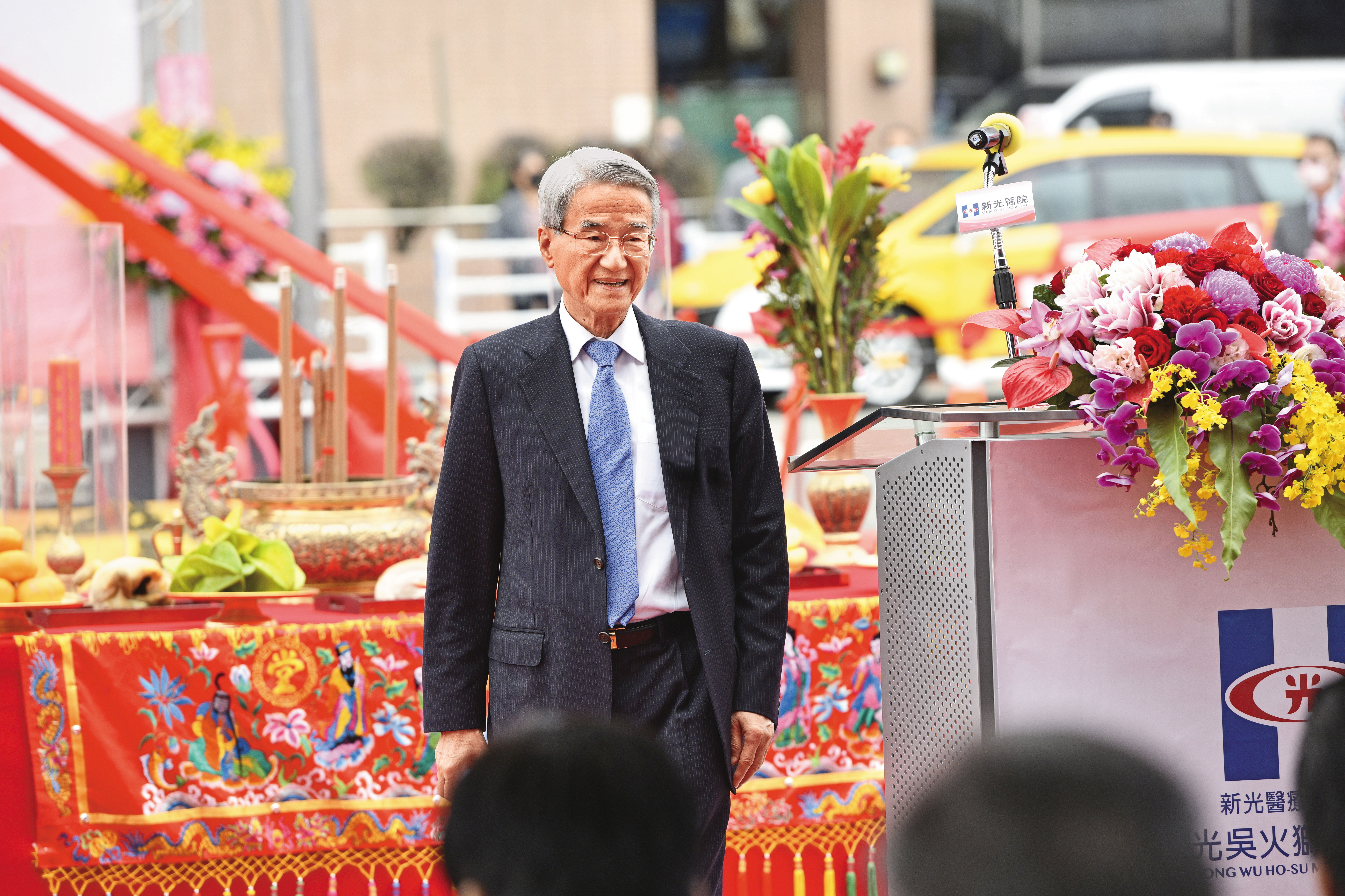 吳東進想拿新光三越卻礙於日方不支持，轉向力挺么弟吳東昇。