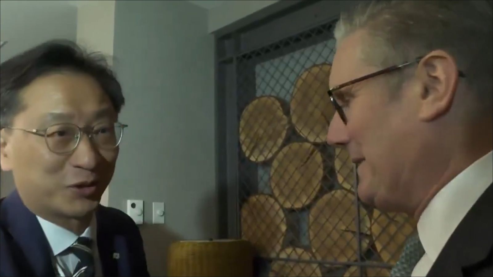 施凱爾疑把翻譯當成韓國新任總統李在明。(翻攝X)