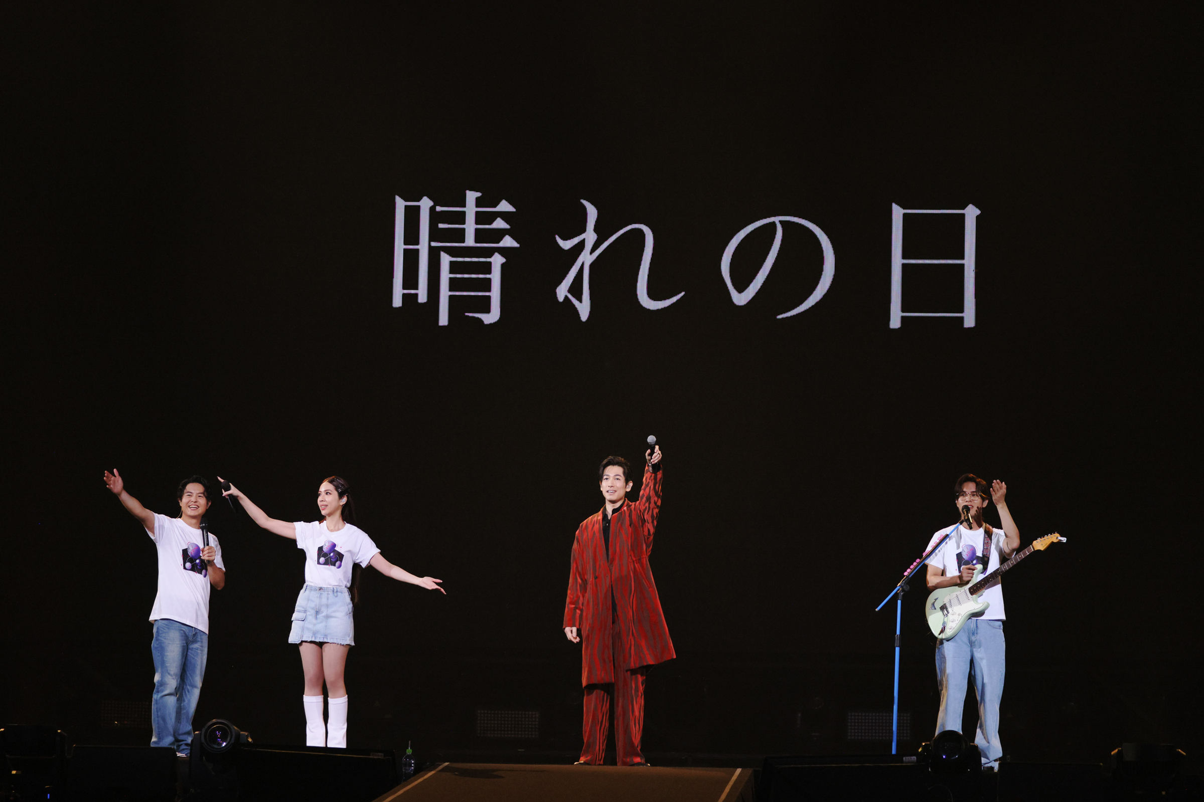 藤岡靛去年與告五人合作，將〈好不容易〉譜上日文歌詞創作出〈晴天〉一曲，並受邀當他們高雄演唱會嘉賓，站上了高雄巨蛋舞台。（相信音樂提供）