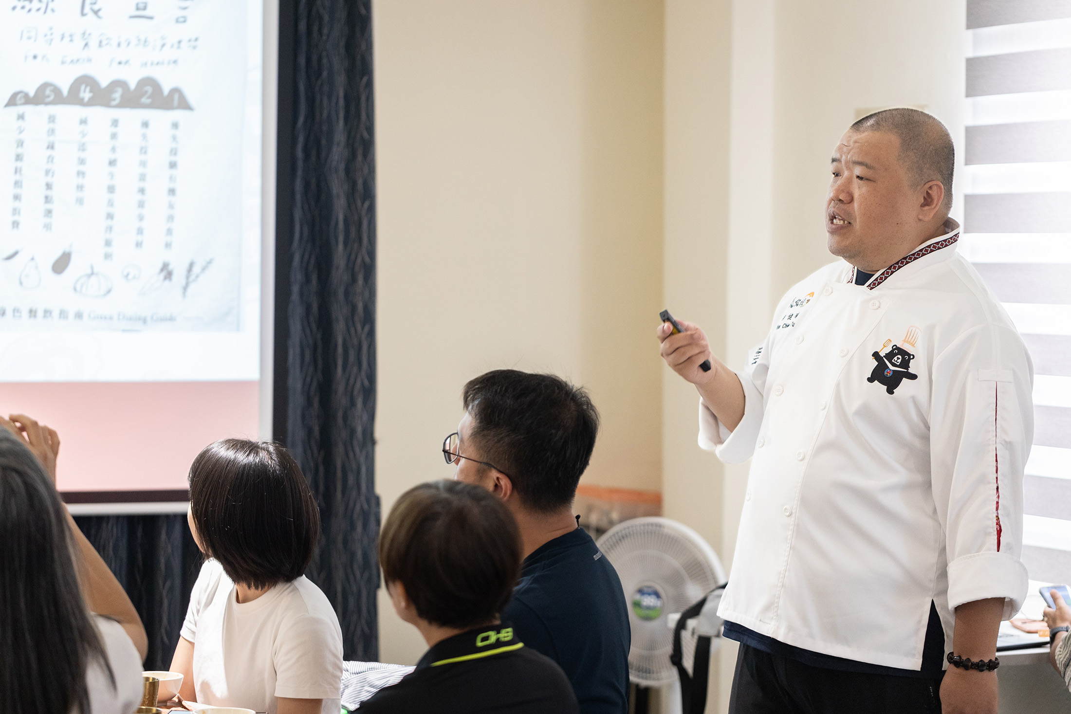 農食憶主廚阿瑜師分享餐廳選用的愷式好米飯，讓我們在大嗑爌肉時，也享用充滿獨特香氣與口感的米飯。