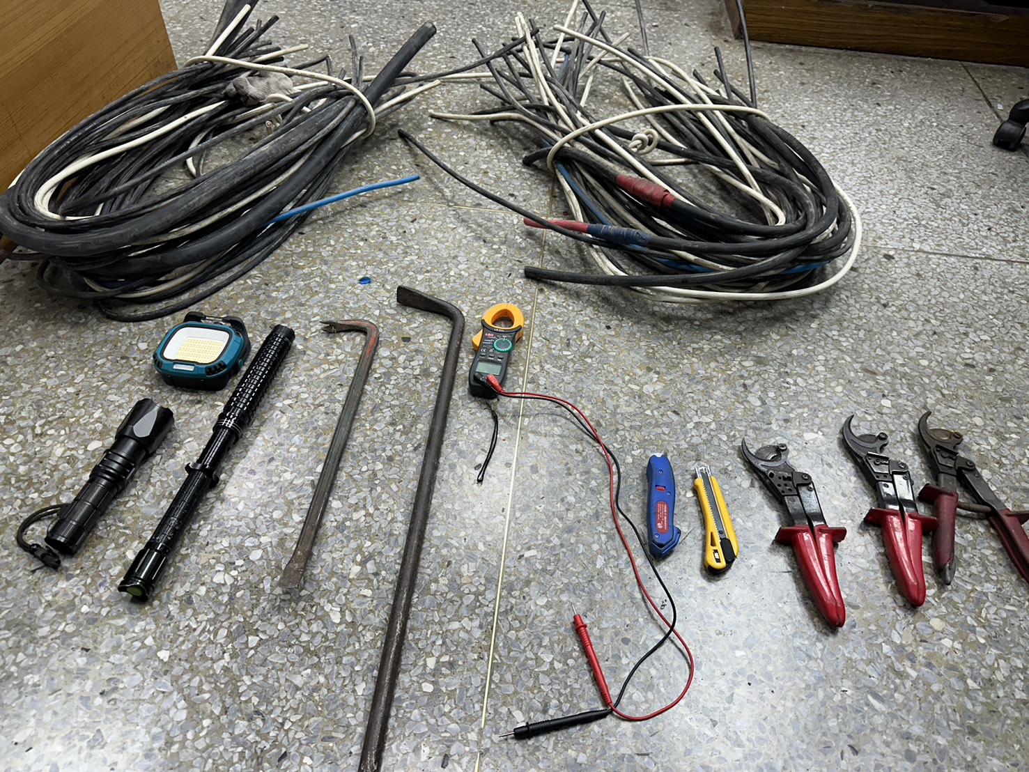 警方查扣作案贓證物。（警方提供）