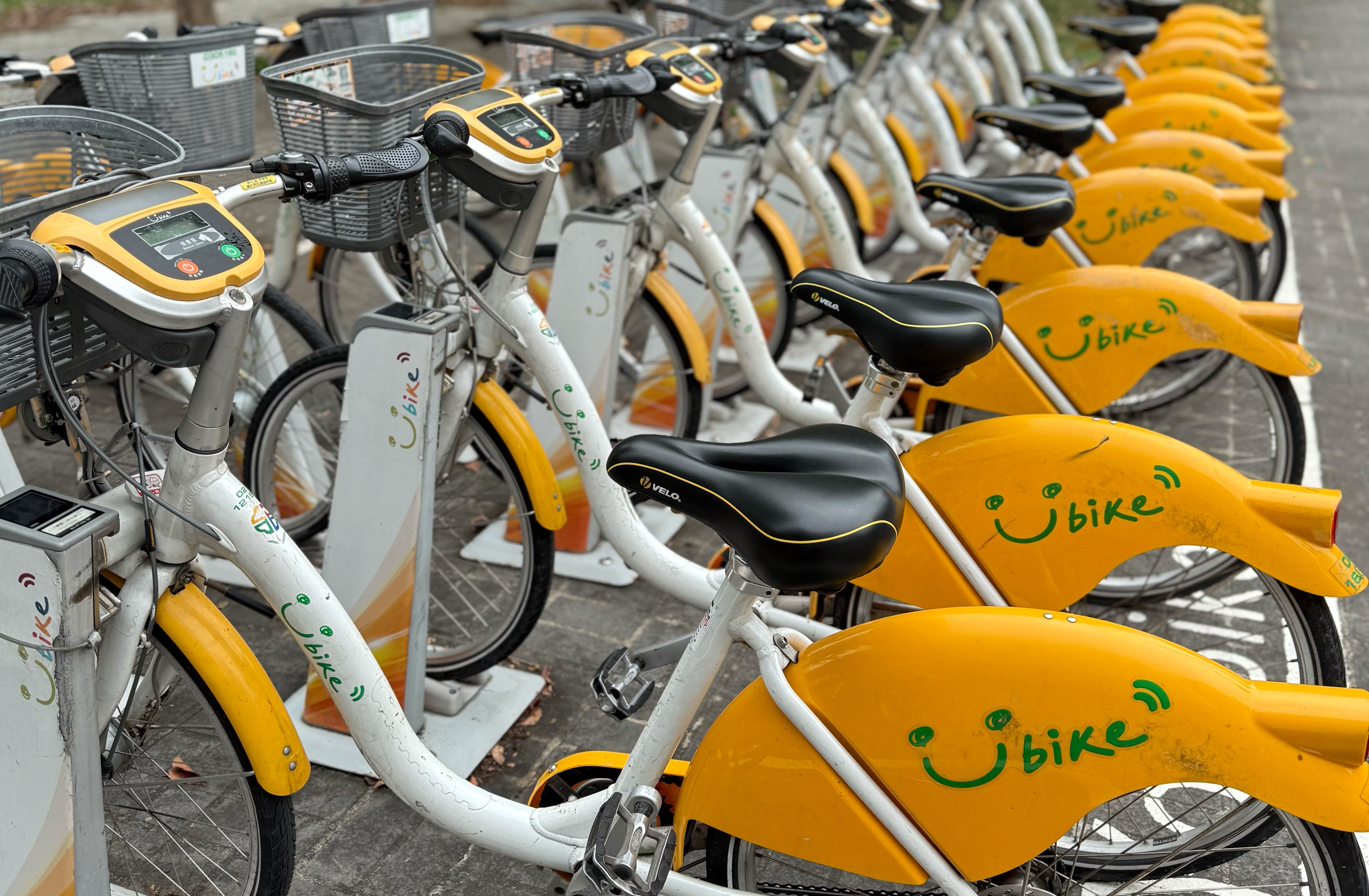 民眾經常利用YouBike單車通勤代步，有網友分享，掃描租借比實體悠遊卡更方便，引發熱議。（民眾提供）