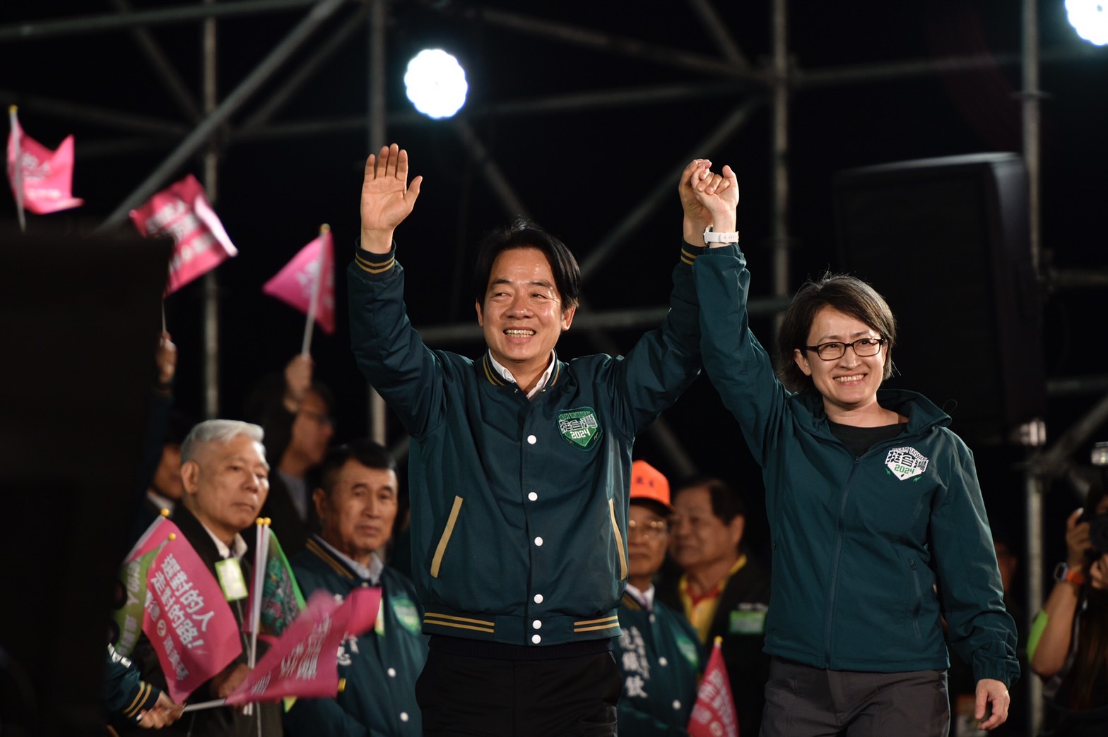 賴清德（左）、蕭美琴（右）於高雄造勢活動登場。