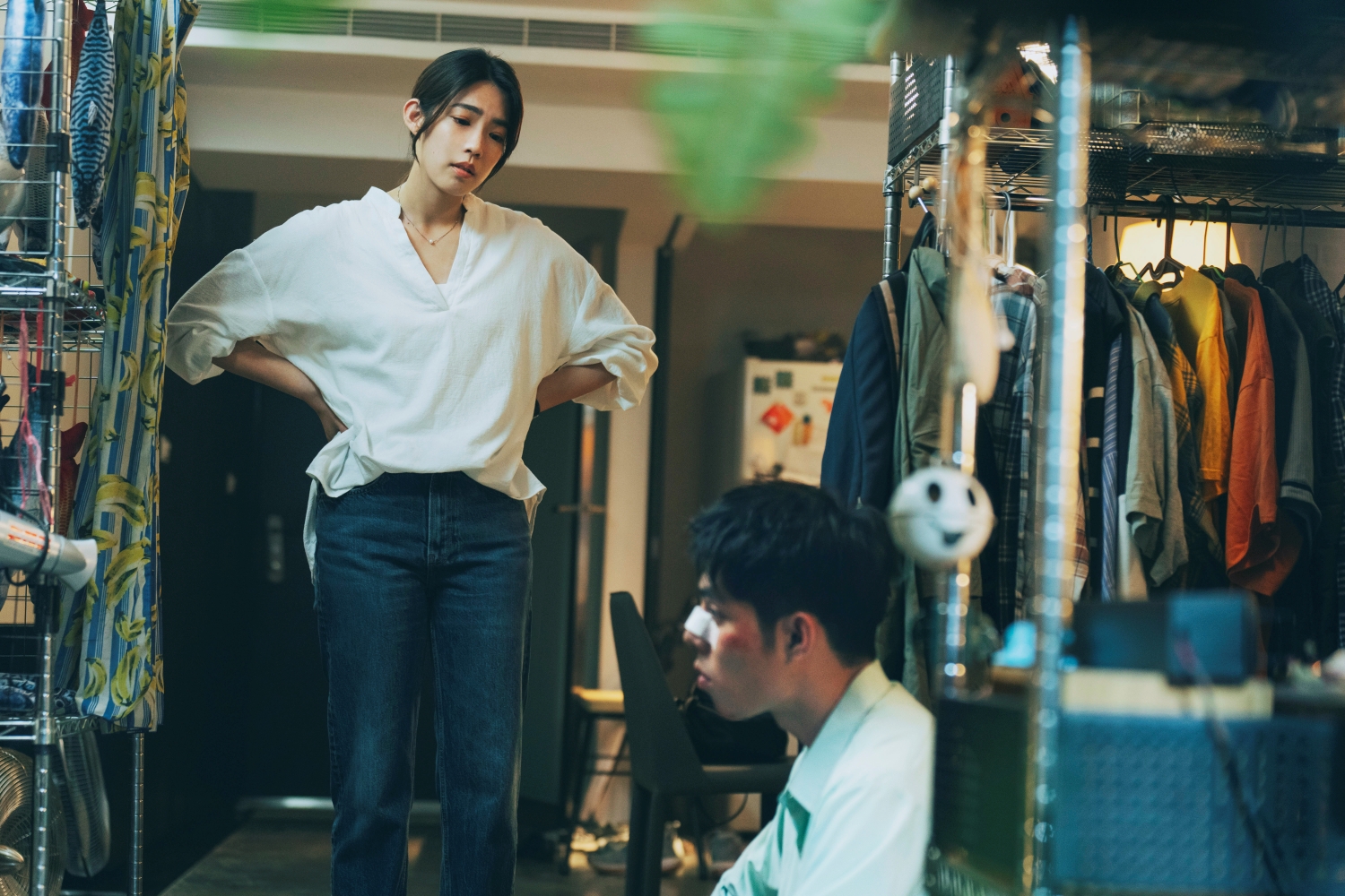 林思宇片中被詹懷雲氣到暴走，罵出一堆詛咒的話，她稱讚詹懷雲的屁孩中二模樣很能幫她入戲。（紅杉娛樂提供）