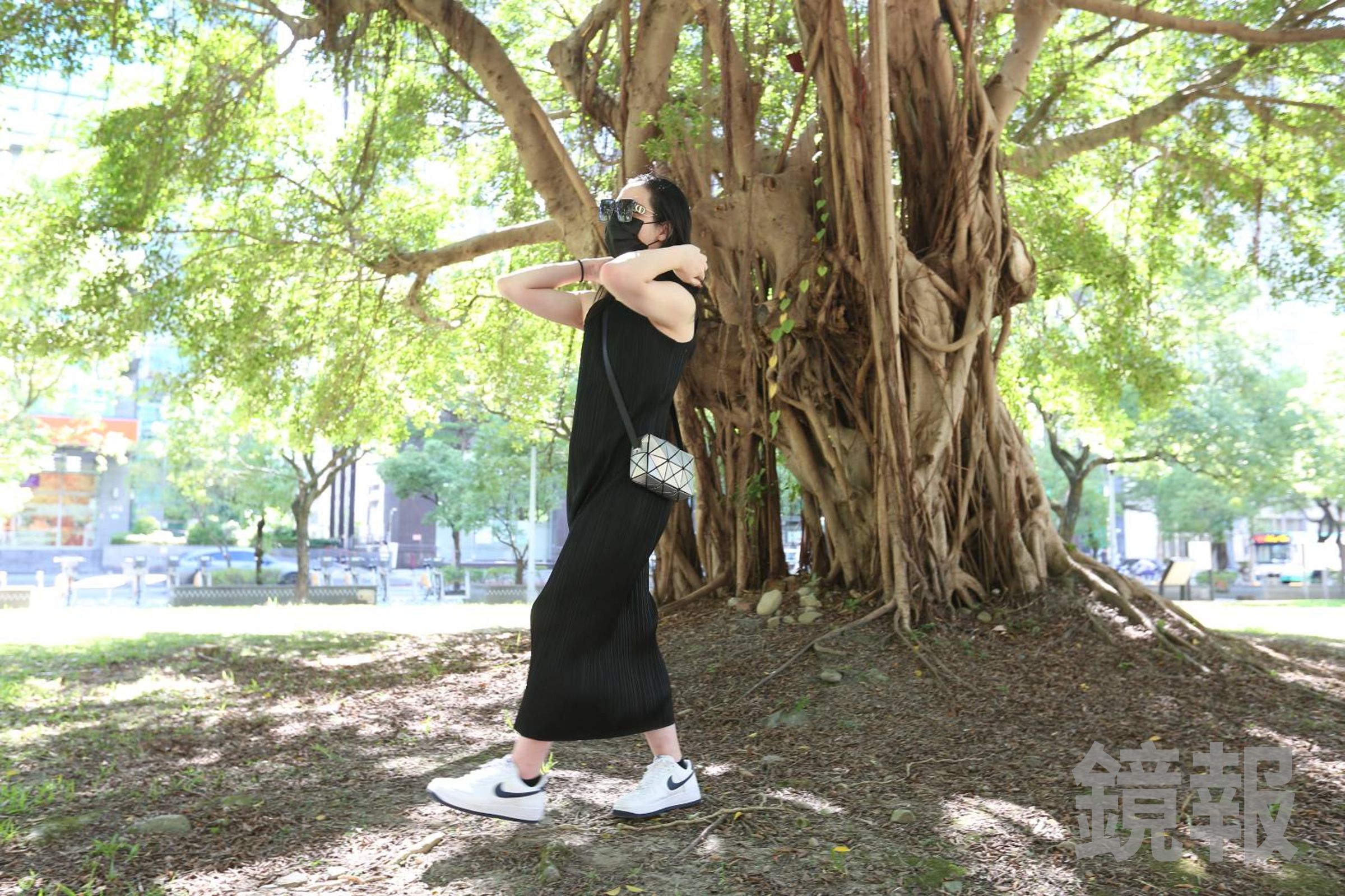 長髮男穿著同件裙子現身,相當有氣質。(鏡報姜永年)