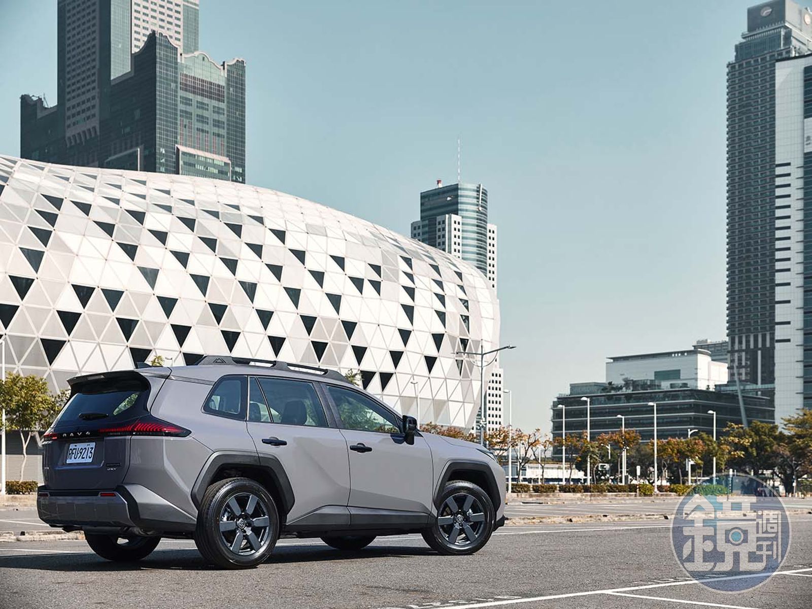 鏡車試駕/一車封神 TOYOTA RAV4 Adventure 4WD