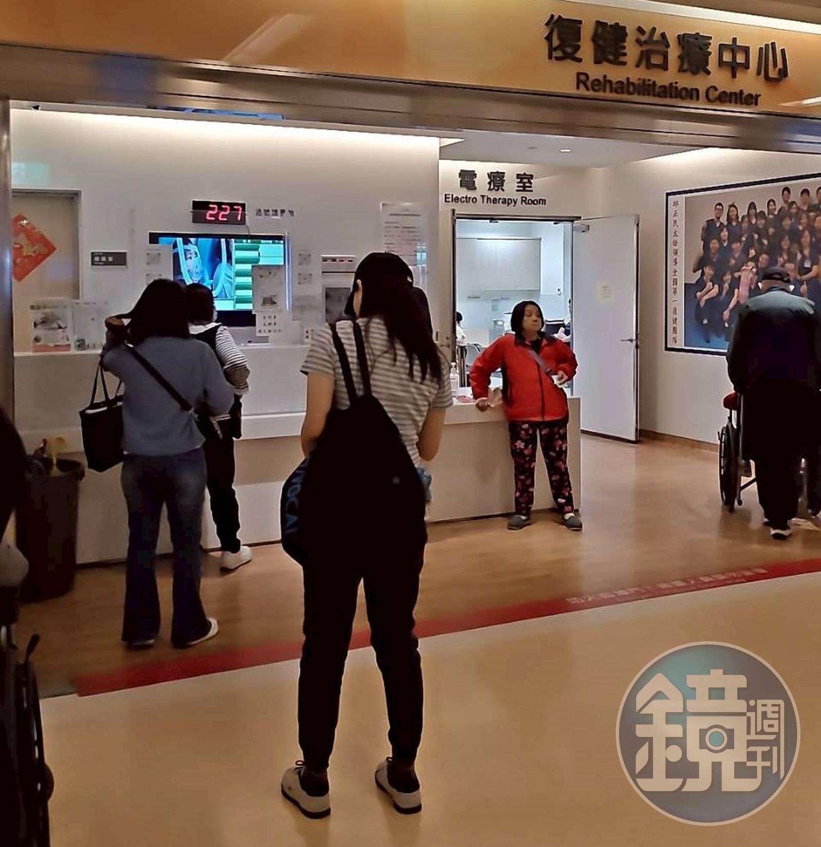 亞東醫院復健中心人員告訴病患，因復健次數太多遭健保局列入黑名單，但查證後卻無此事。（民眾提供）