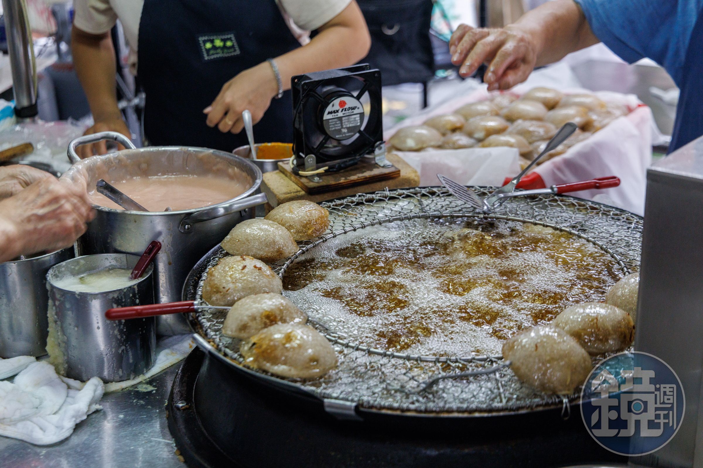 肉圓如其名，外型一律是圓圓厚厚肥敦敦的樣子。