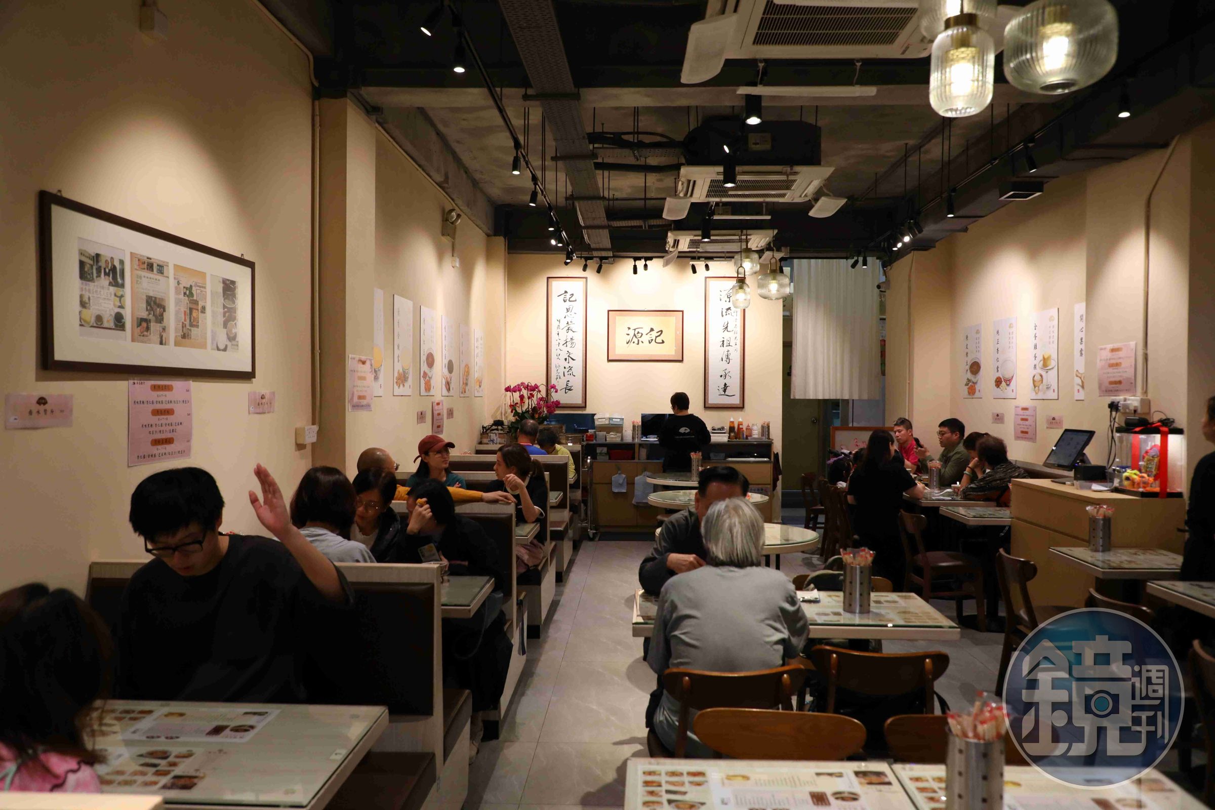 夜晚吃糖水是香港人慰藉自己的儀式感，所以糖水店晚上的生意都比下午好。