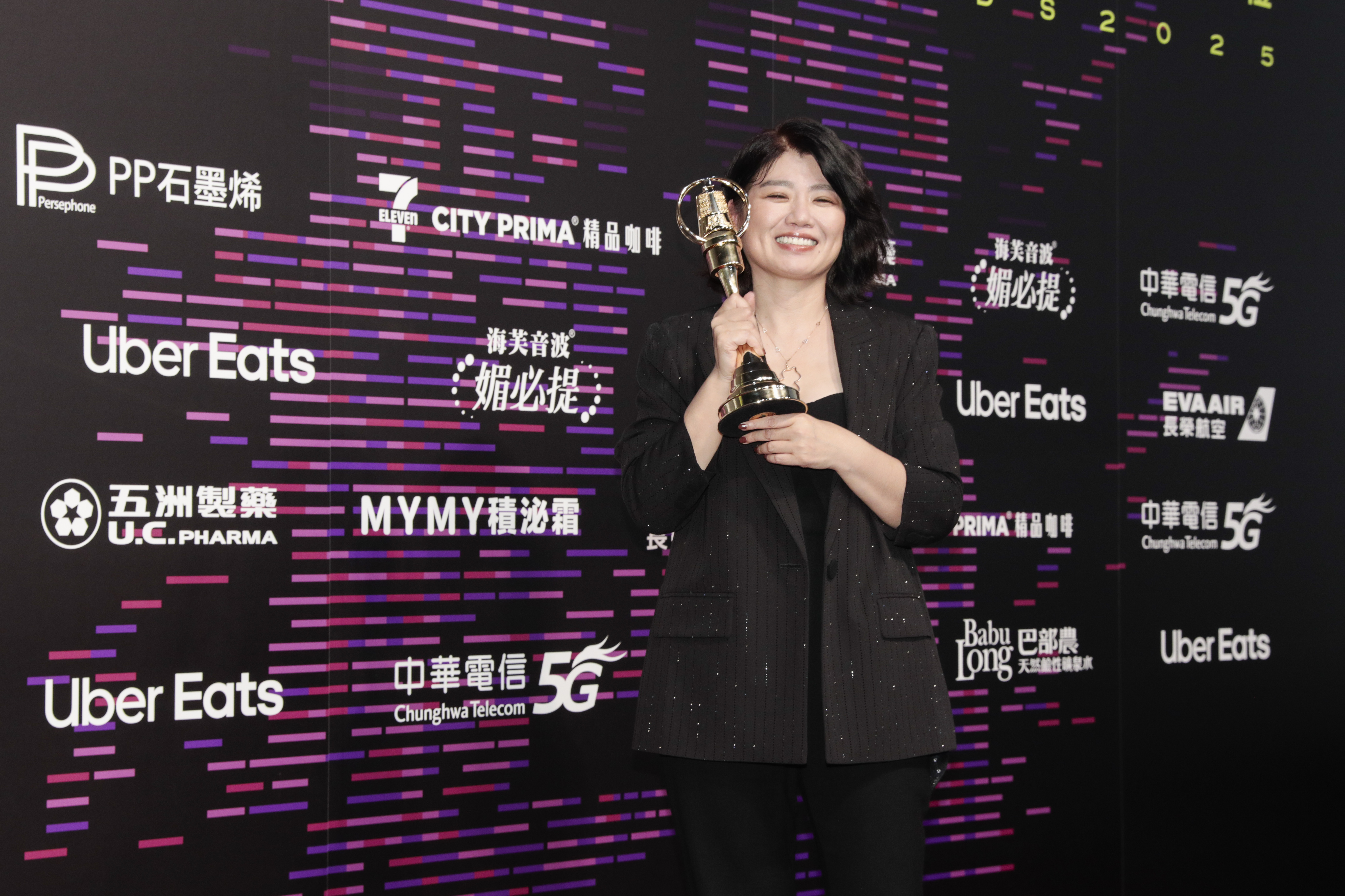 嚴藝文以《影后》拿下最佳導演。