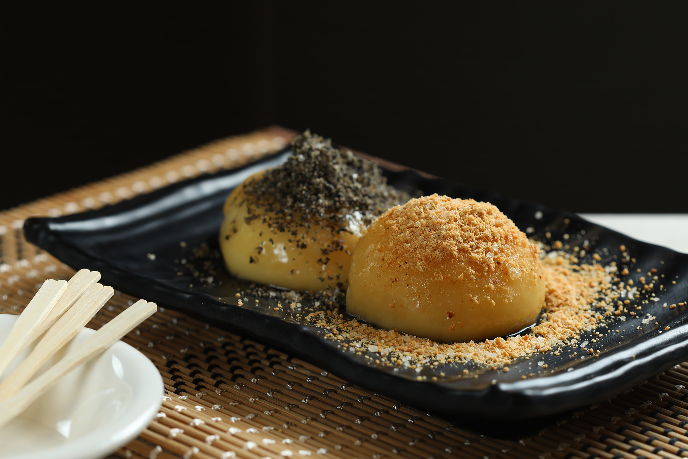 手工製作的「燒麻糬」，只有冬天才吃得到。（70元／份）