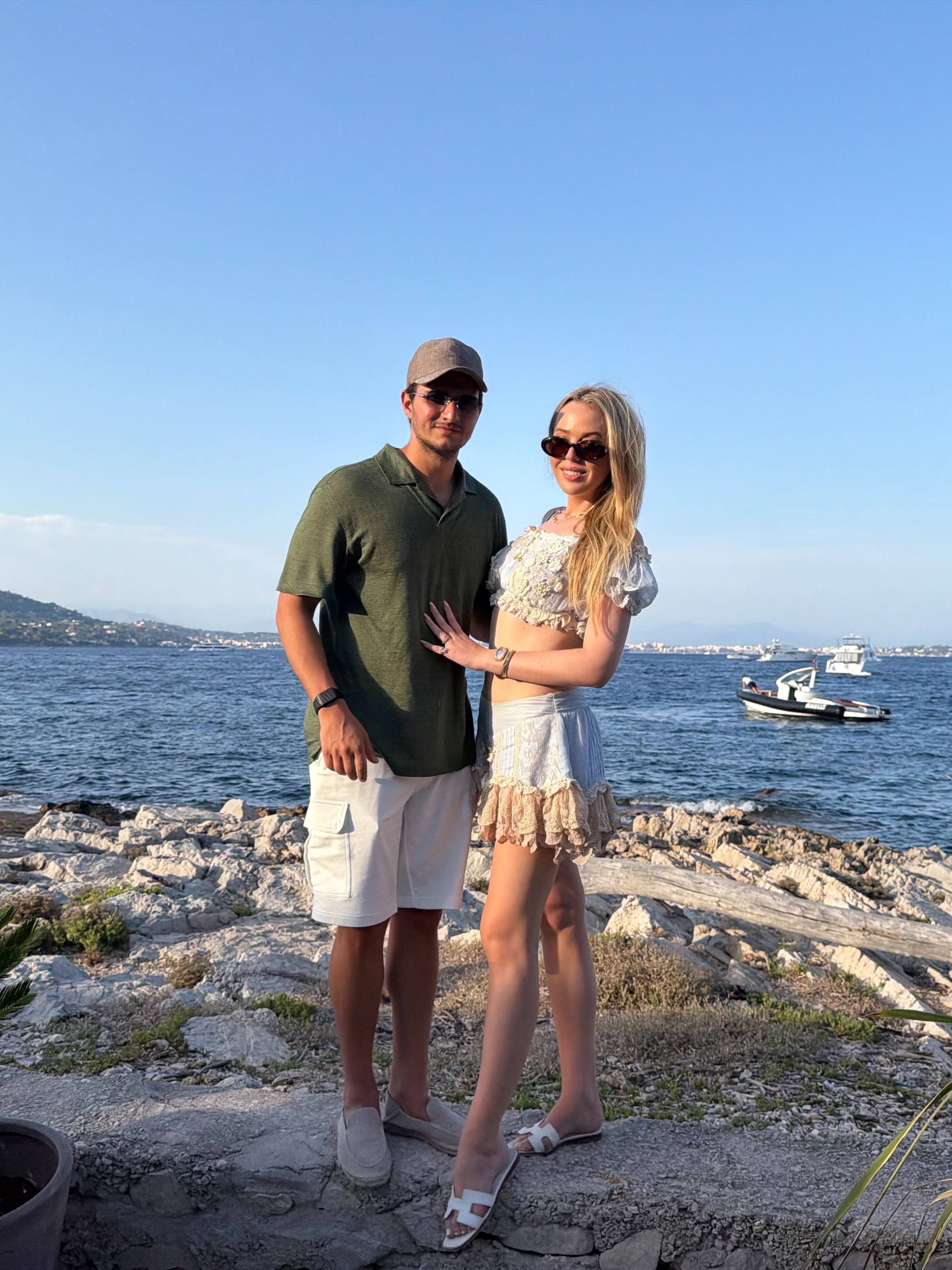 蒂芬妮與丈夫麥可布洛斯甜蜜合照。(翻攝tiffanytrump IG)