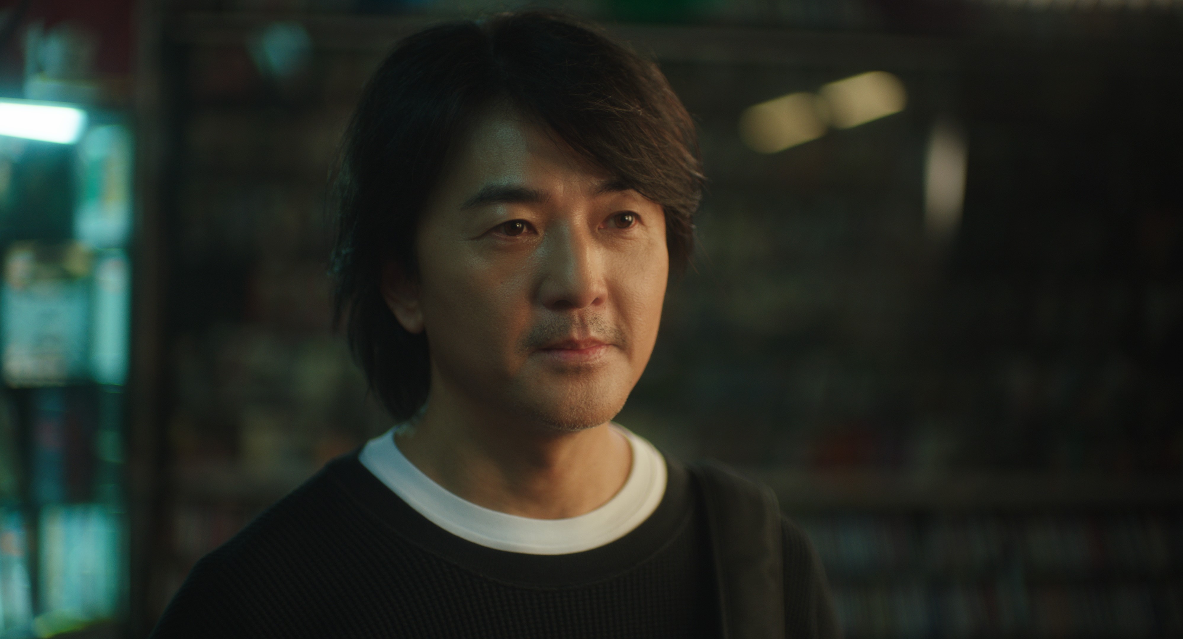 從30年前的「古惑仔」，鄭伊健如今在新片當起「音樂人」，不過對手女主角已經經過幾代更迭。（華映提供）