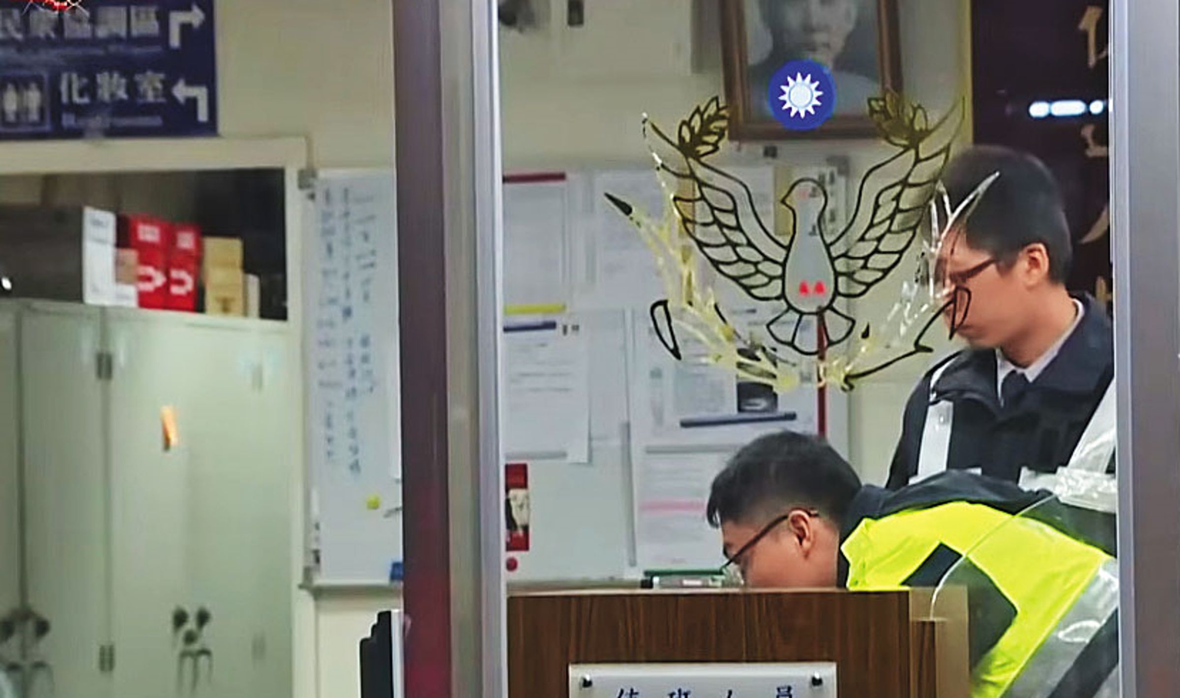 案發後,警方調閱路口監視器及相關通聯紀錄,全力緝凶。(翻攝東森新聞)