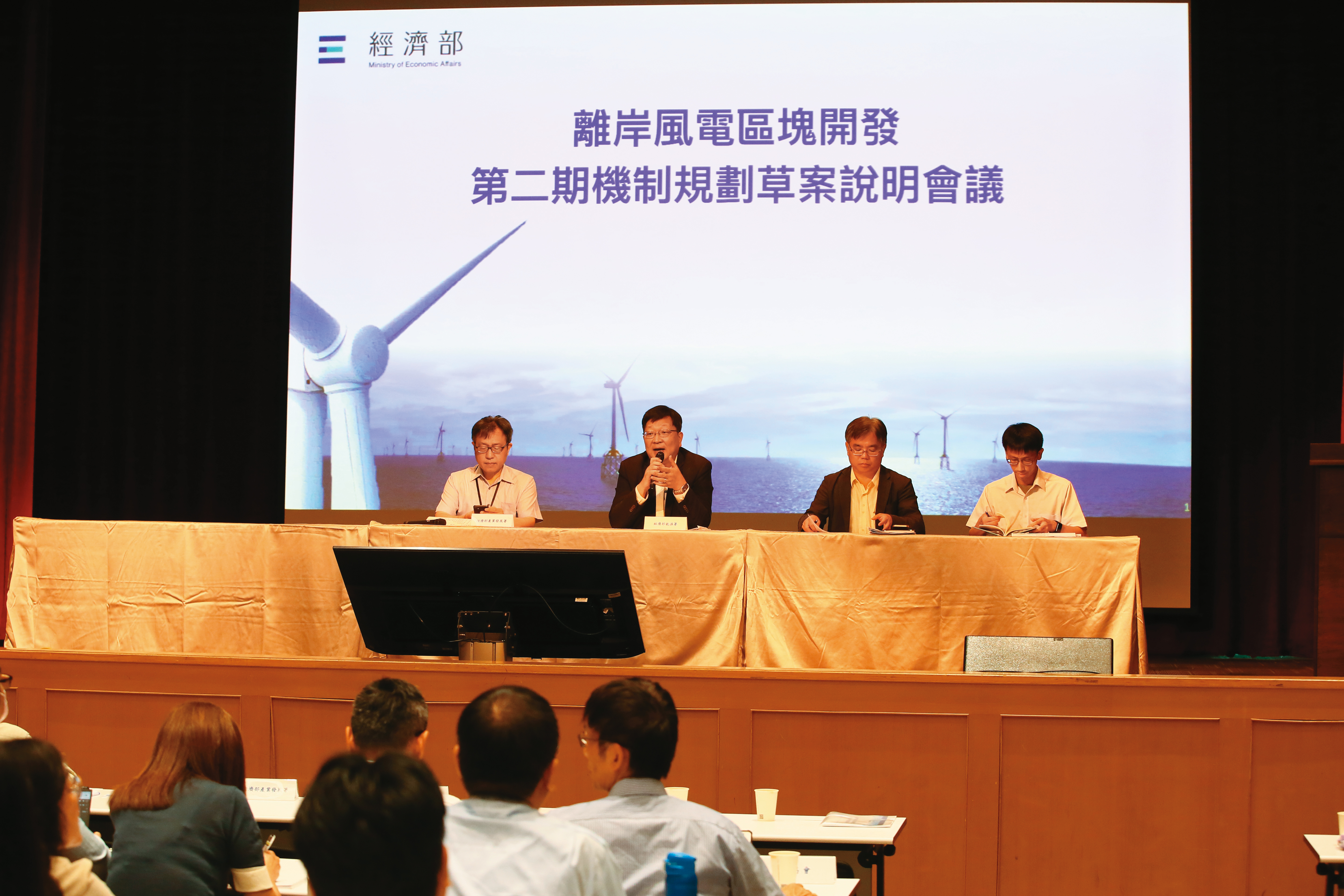 台灣領先亞洲許多國家發展離岸風電，國產化政策造就海事工程等產業的發展活絡。