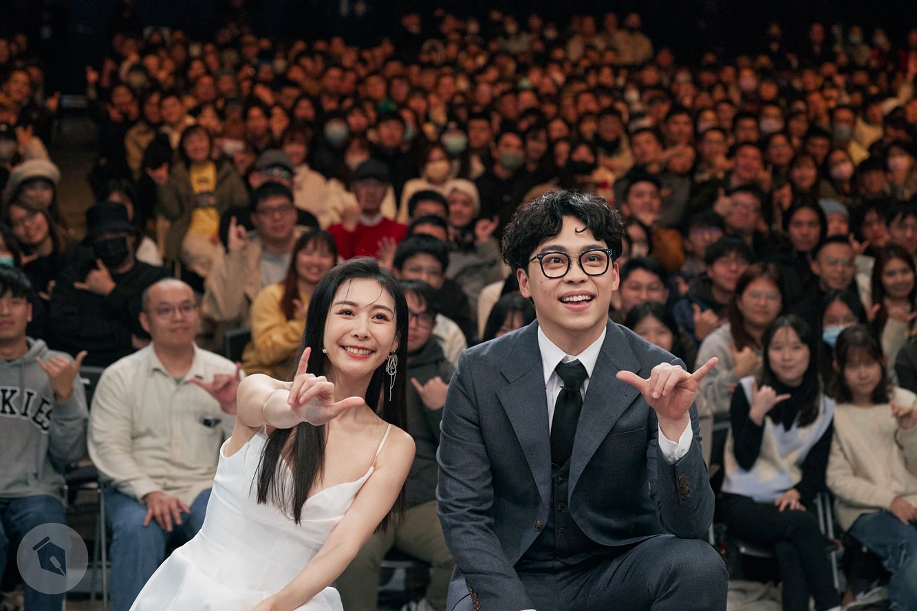 林妍霏曝光賀瓏掰了天殘竟因「太胖X不下去」。（翻攝賀瓏臉書）