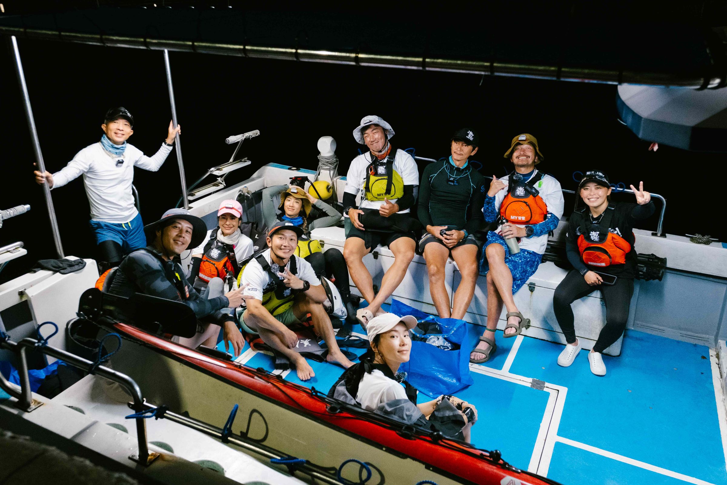 《上船了各位!》7位藝人挑戰夜划。(三立提供)