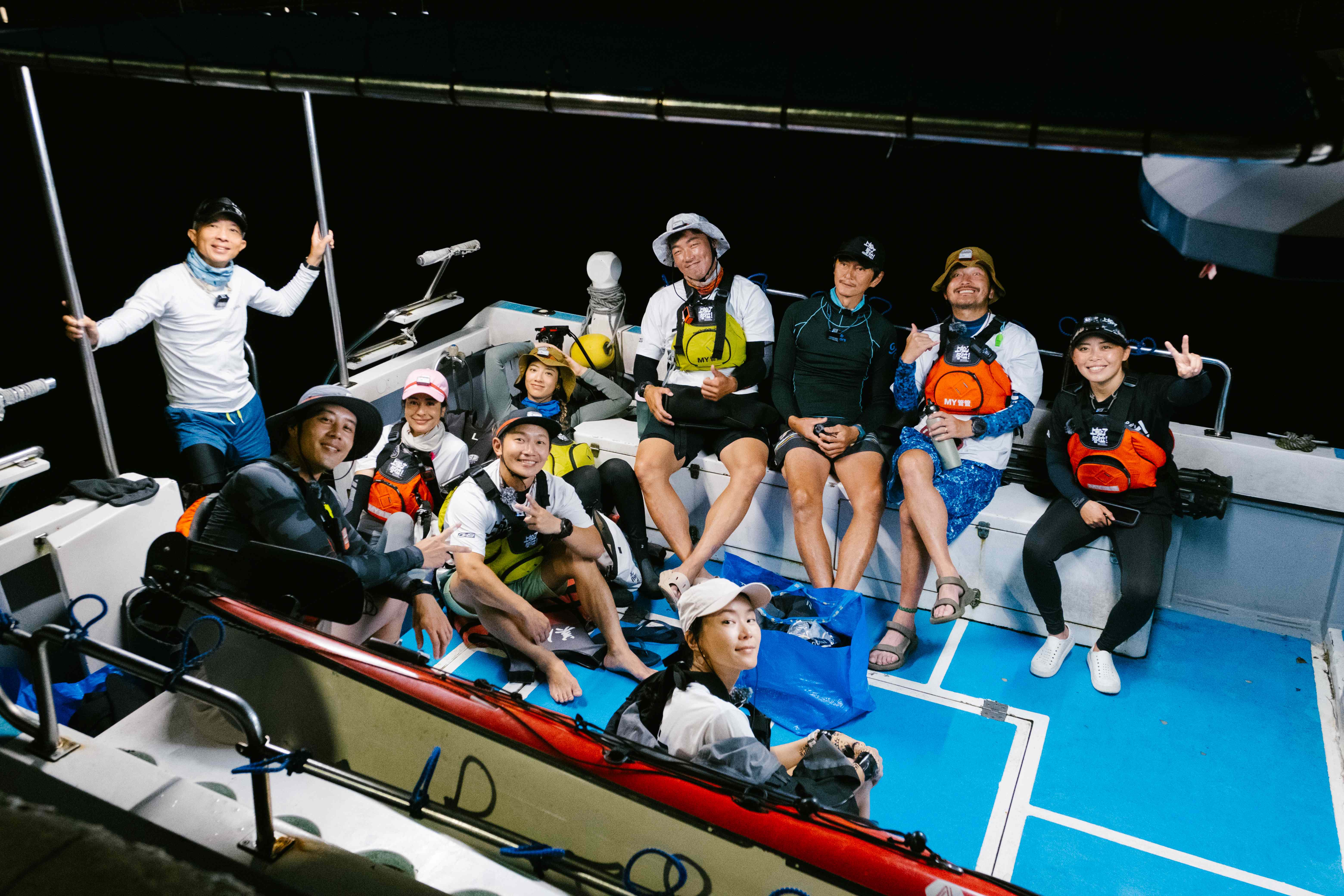 《上船了各位！》7位藝人挑戰夜划。（三立提供）