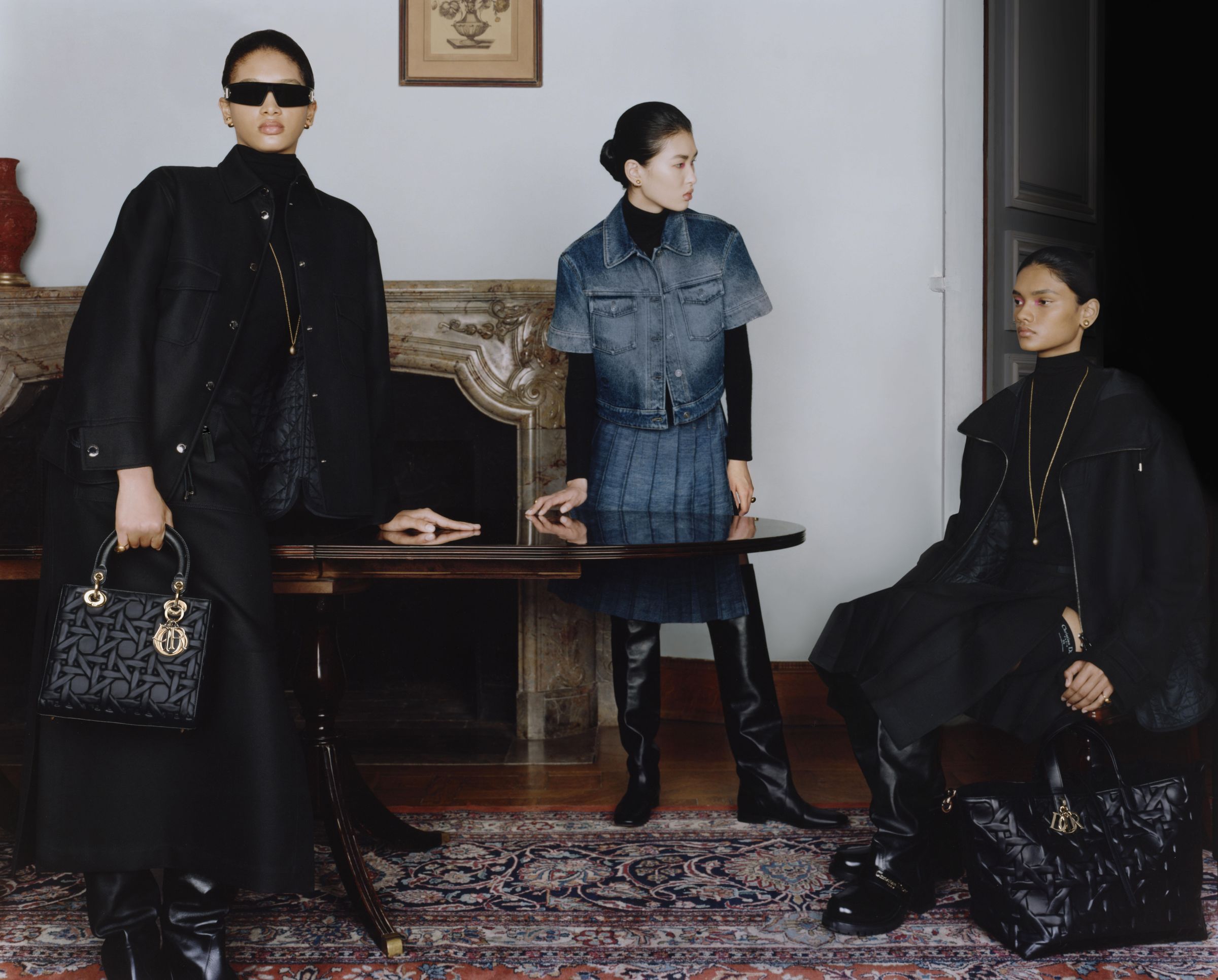 DIOR 2024秋冬廣告形象大片中,即可見到Graphic Cannage圖騰的運用。(DIOR提供)