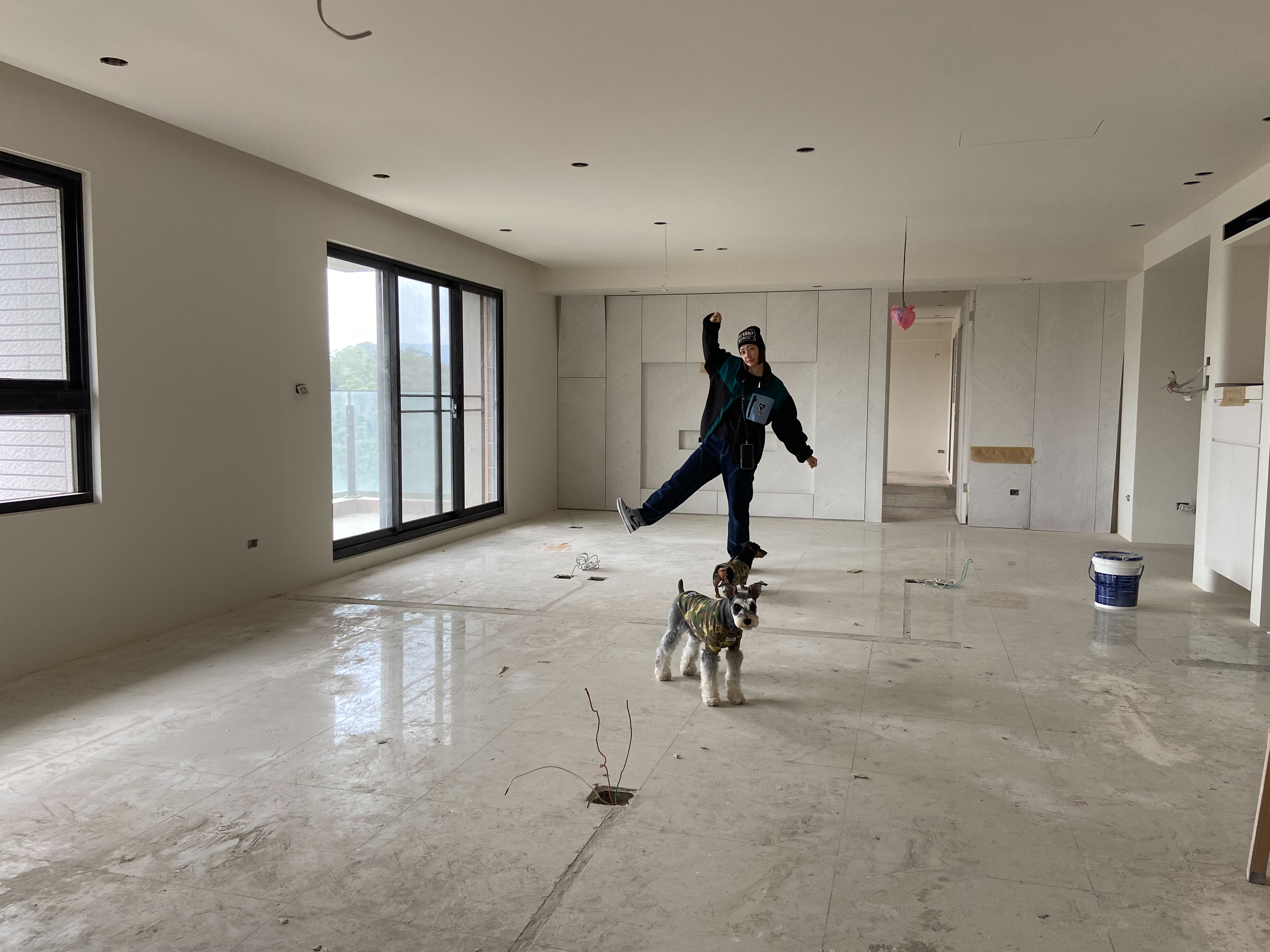 潘慧如帶愛犬到未來的新家走走。（翻攝潘慧如IG）